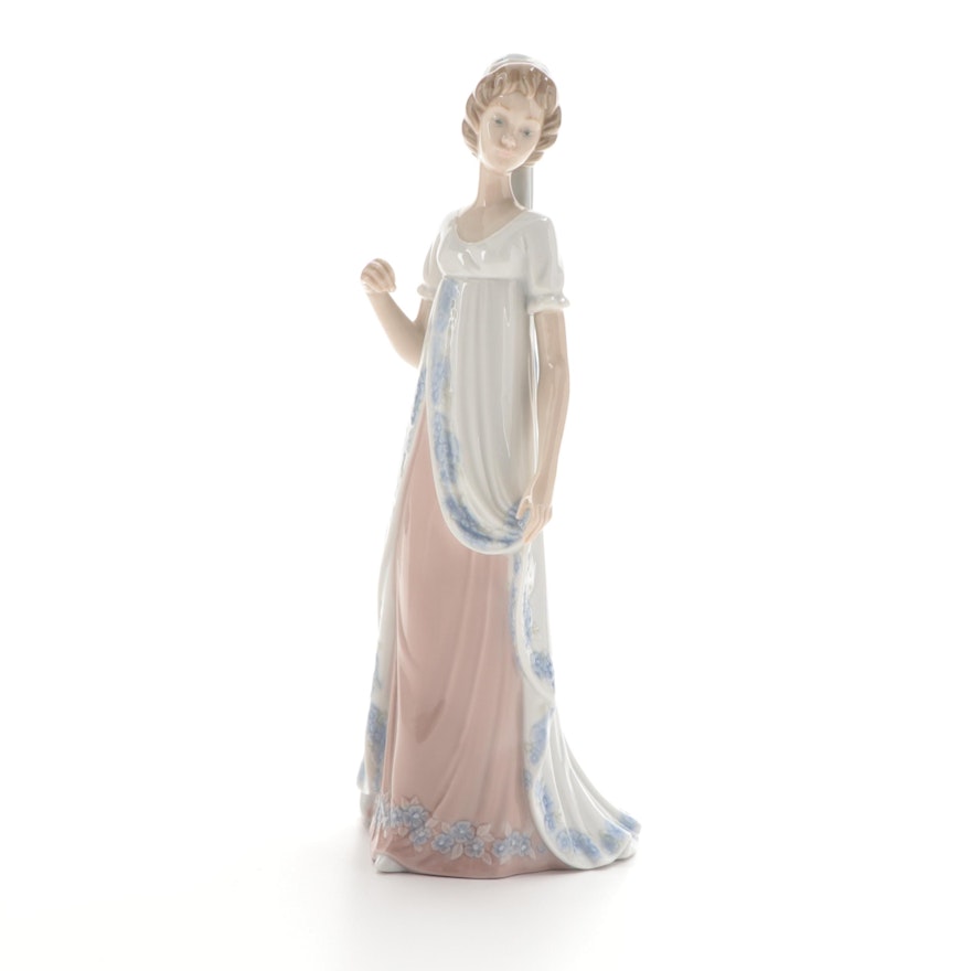Lladró "Viennese Lady" Porcelain Figurine Designed by José Puche