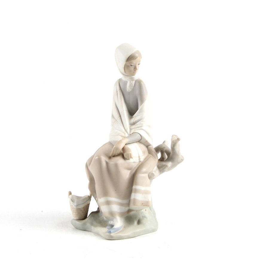 Lladró "New Shepherdess" Porcelain Figurine Designed by Fulgencio García
