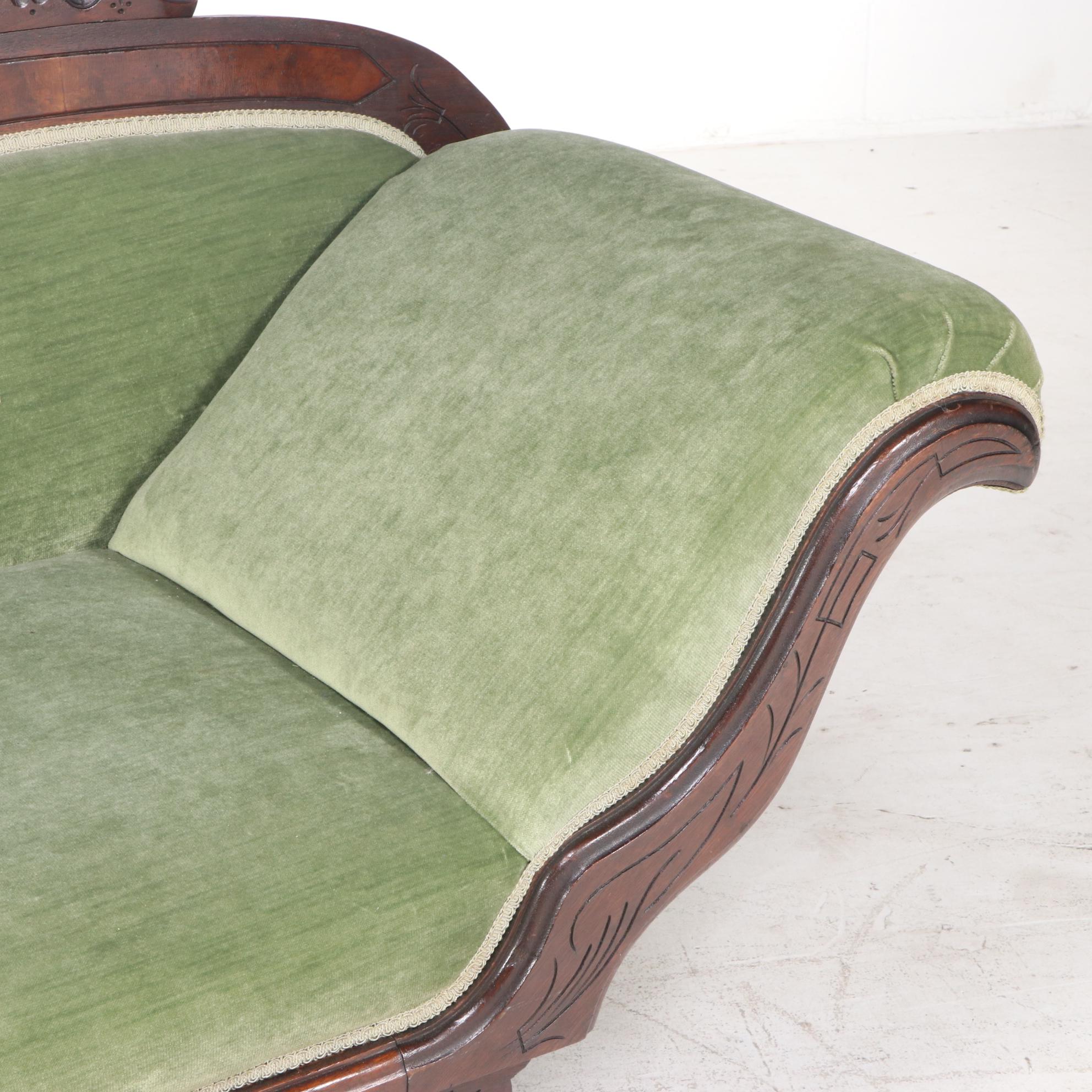 Victorian Walnut and Burl Walnut Chaise Longue, Late 19th Century