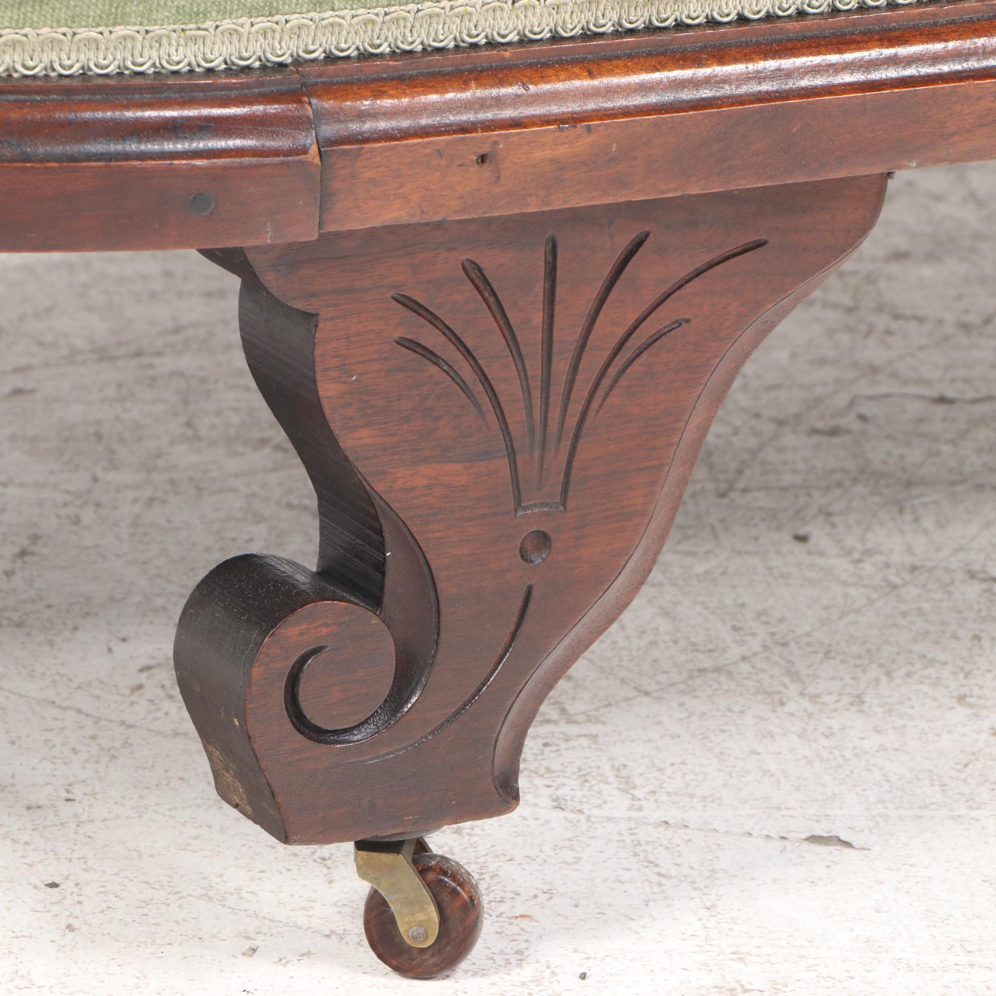 Victorian Walnut and Burl Walnut Chaise Longue, Late 19th Century