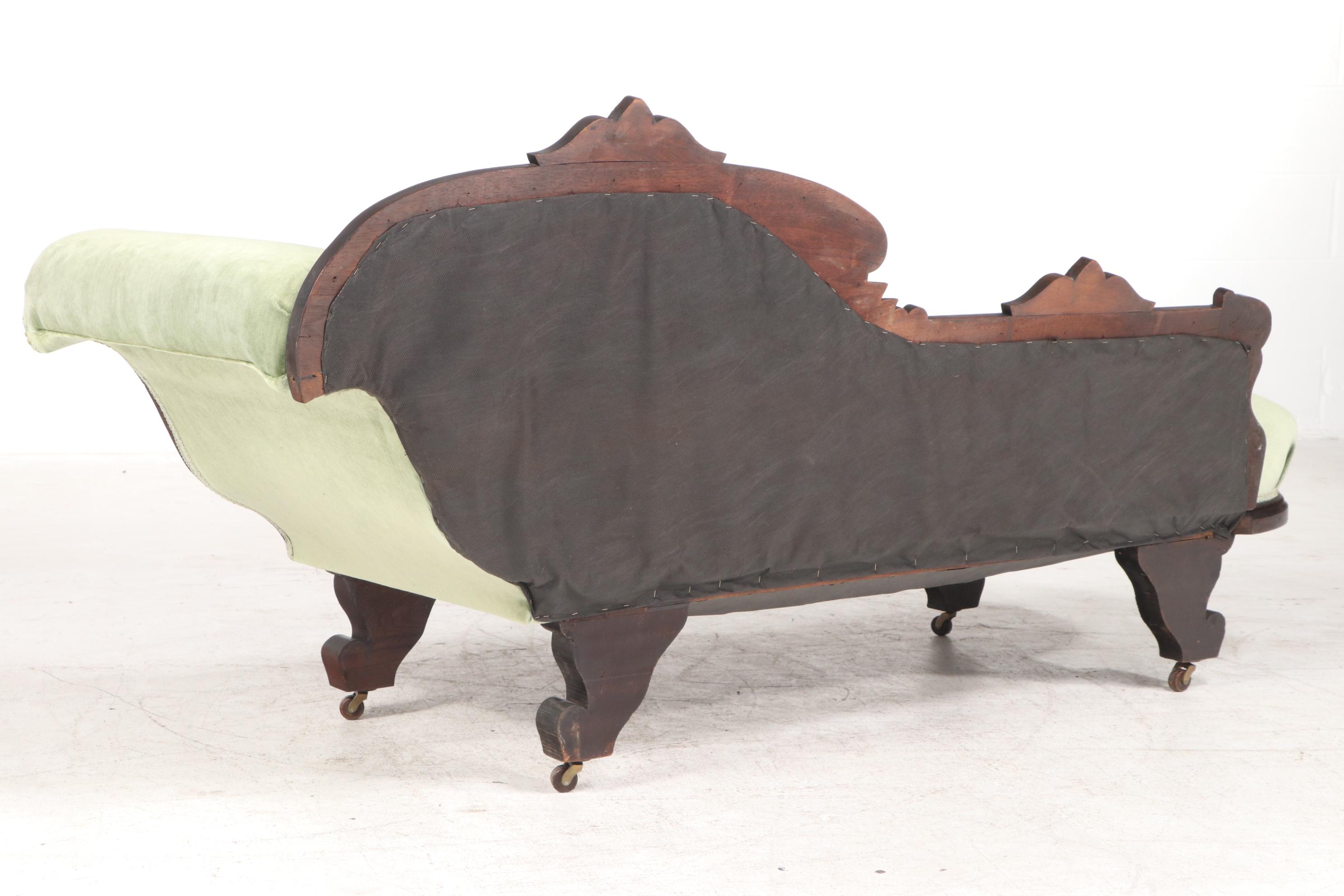 Victorian Walnut and Burl Walnut Chaise Longue, Late 19th Century