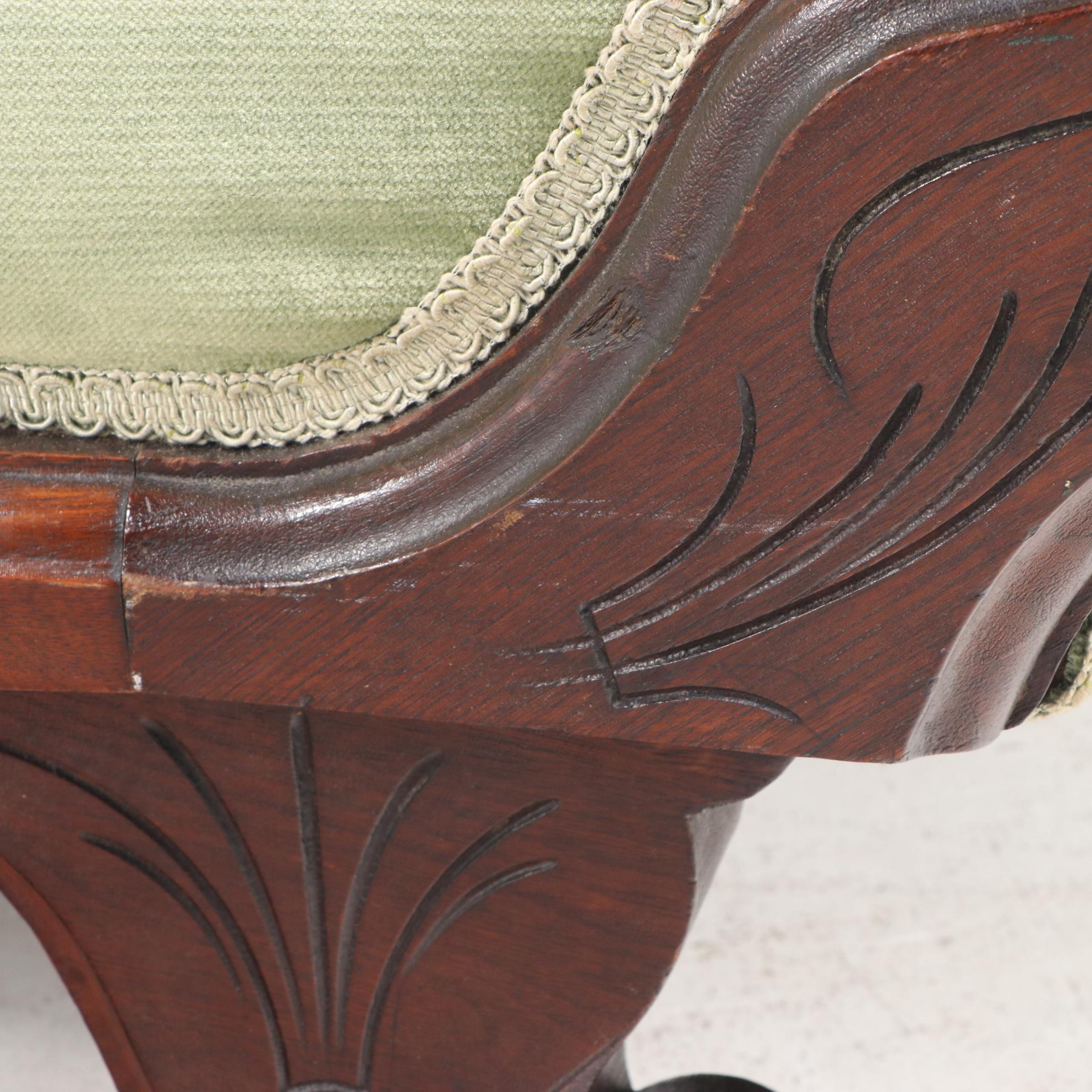 Victorian Walnut and Burl Walnut Chaise Longue, Late 19th Century