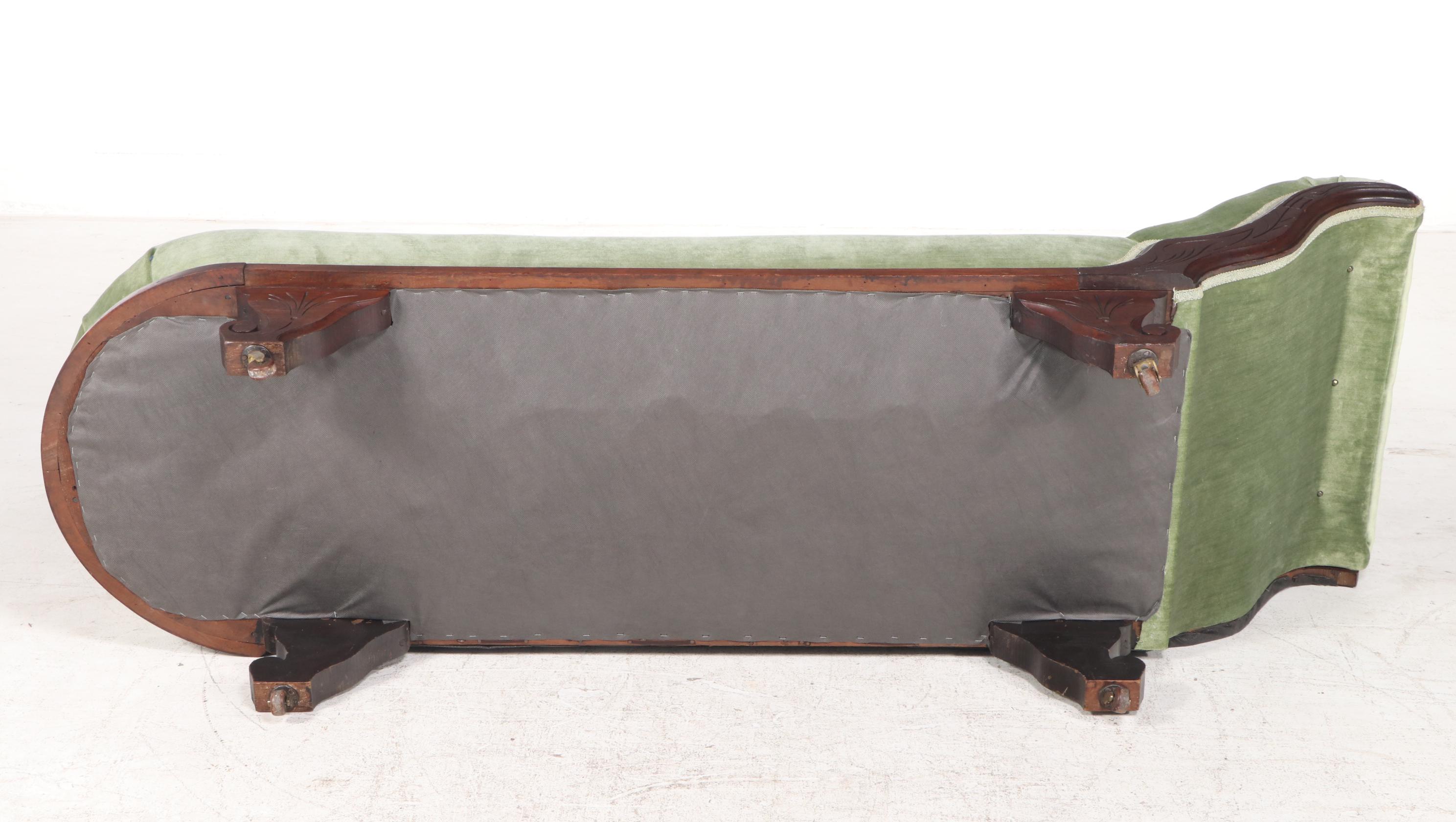 Victorian Walnut and Burl Walnut Chaise Longue, Late 19th Century