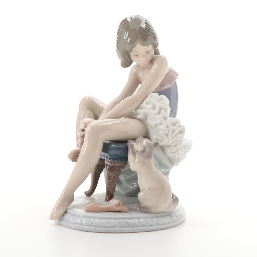 Llladró "Can I Help?" Porcelain Figurine, Late 20th Century