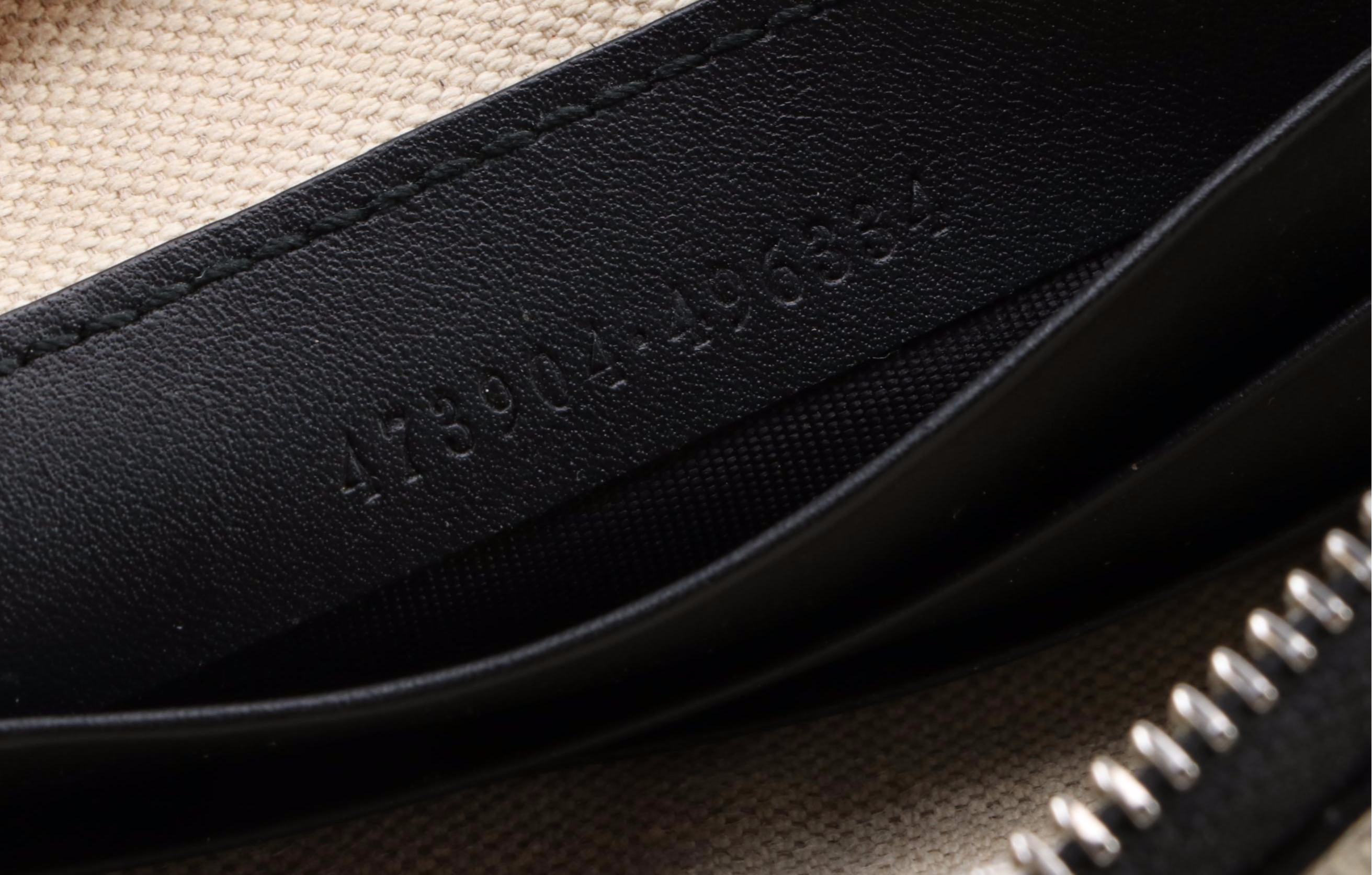 Gucci Bestiary Pouch in Bee "Blind For Love" Print GG Supreme Canvas