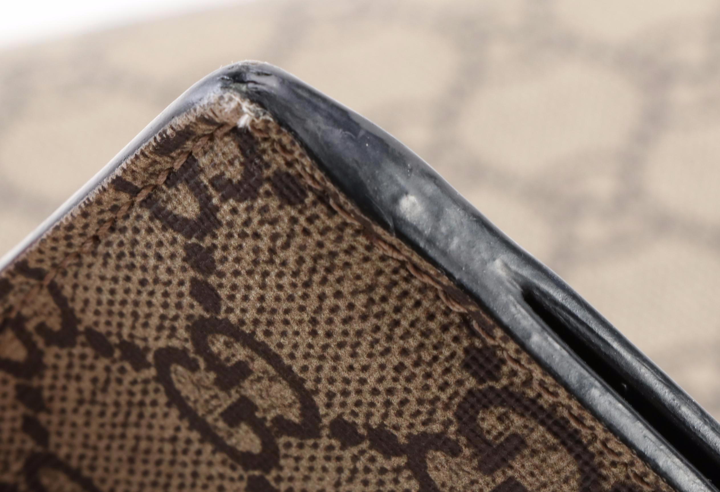 Gucci Bestiary Pouch in Bee "Blind For Love" Print GG Supreme Canvas