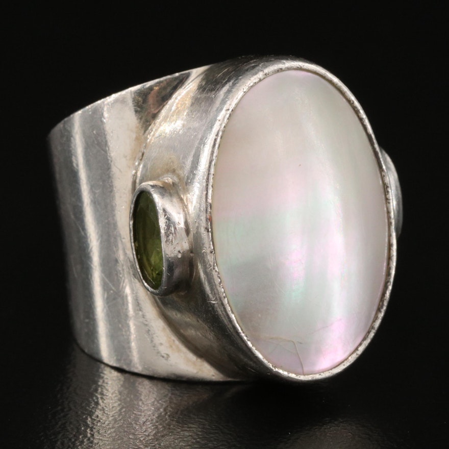 Sterling Silver Mabé Pearl and Peridot Ring