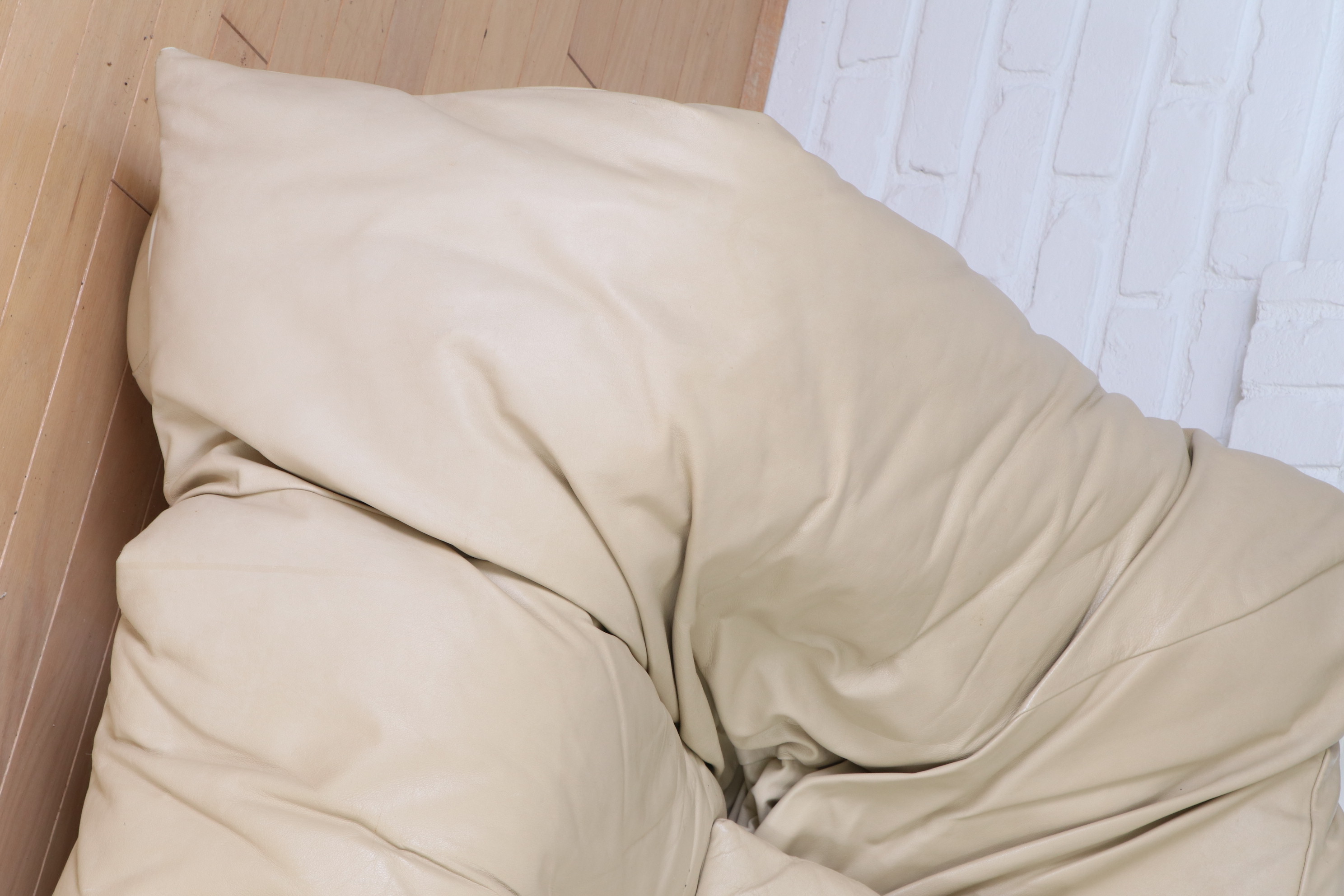 D'Urbino for Ligne Roset "Flou Flou" Postmodern Beige Leather Sofa, 1980s