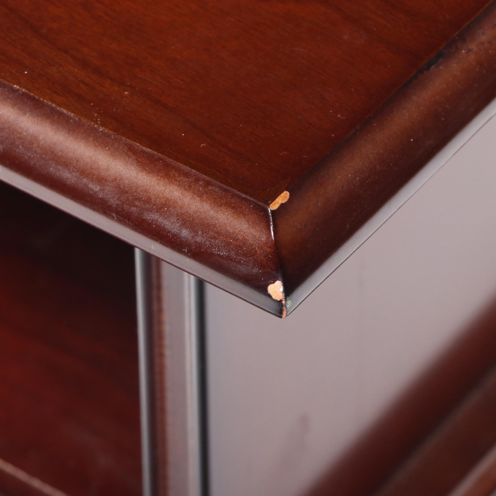 The Bombay Company Queen Anne Style Mahogany-Stained Side Table