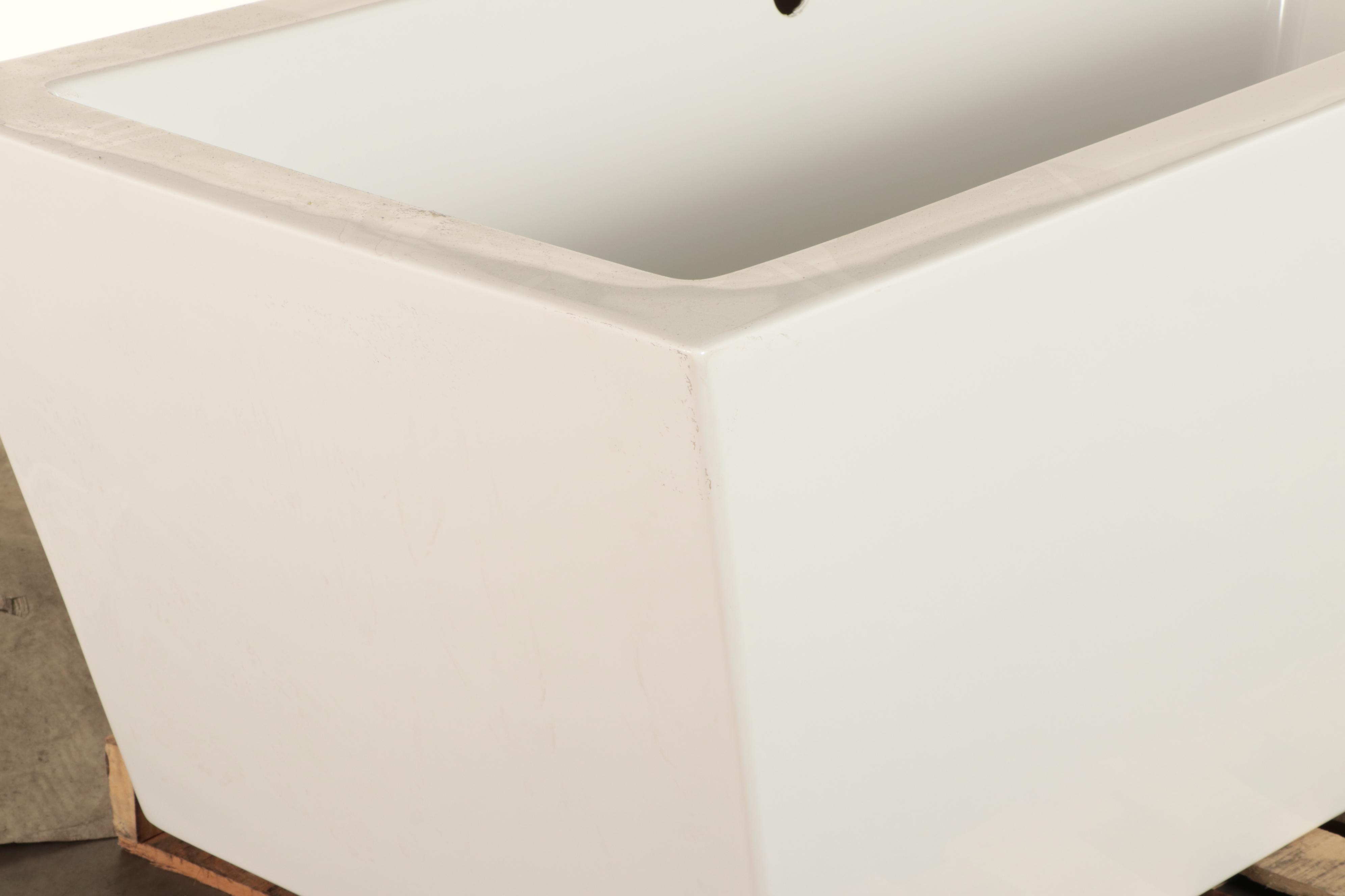 Contemporary 67" Acrylic Freestanding Bathtub