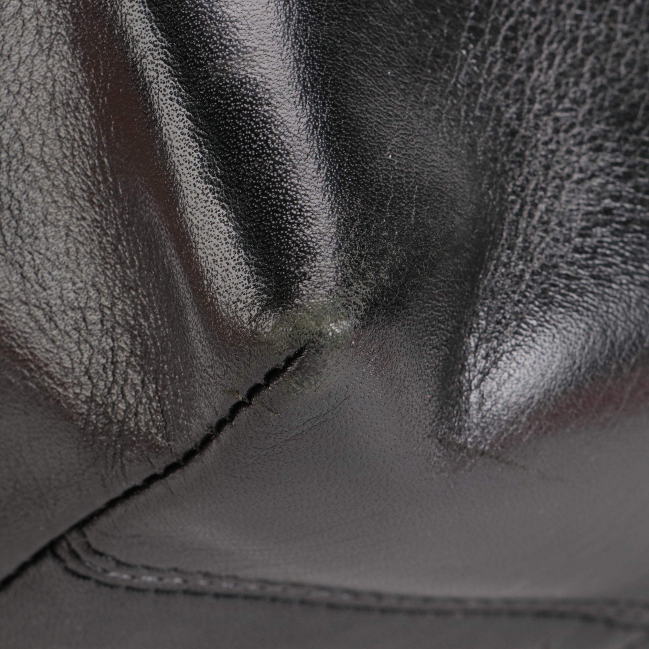 Tory Burch East-West Shoulder Bag in Black Grained Leather