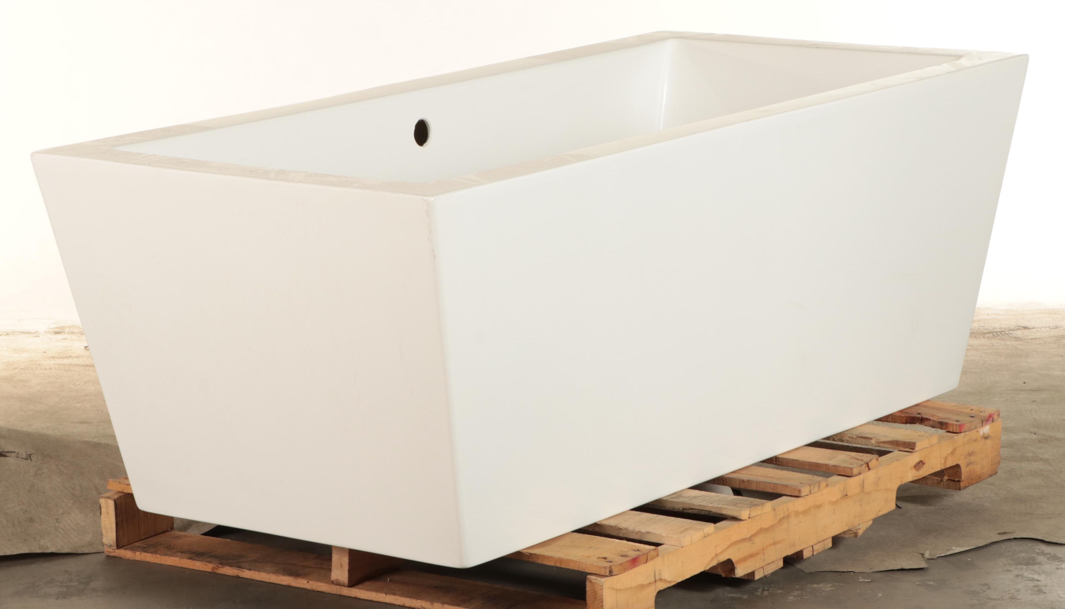 Contemporary 67" Acrylic Freestanding Bathtub