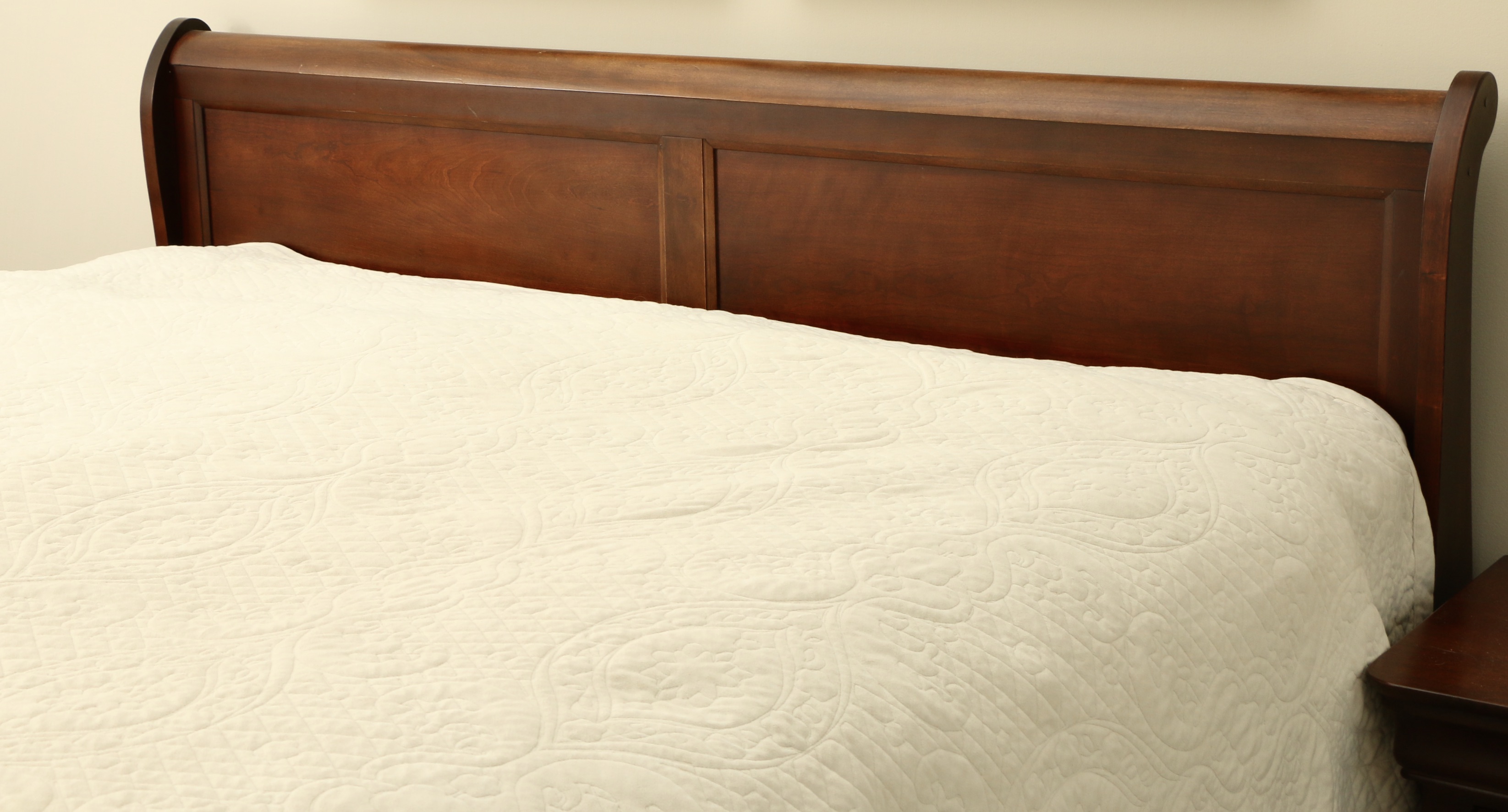 Broyhill Louis Philippe Style Mahogany-Stained King Sleigh Bed and Nightstands