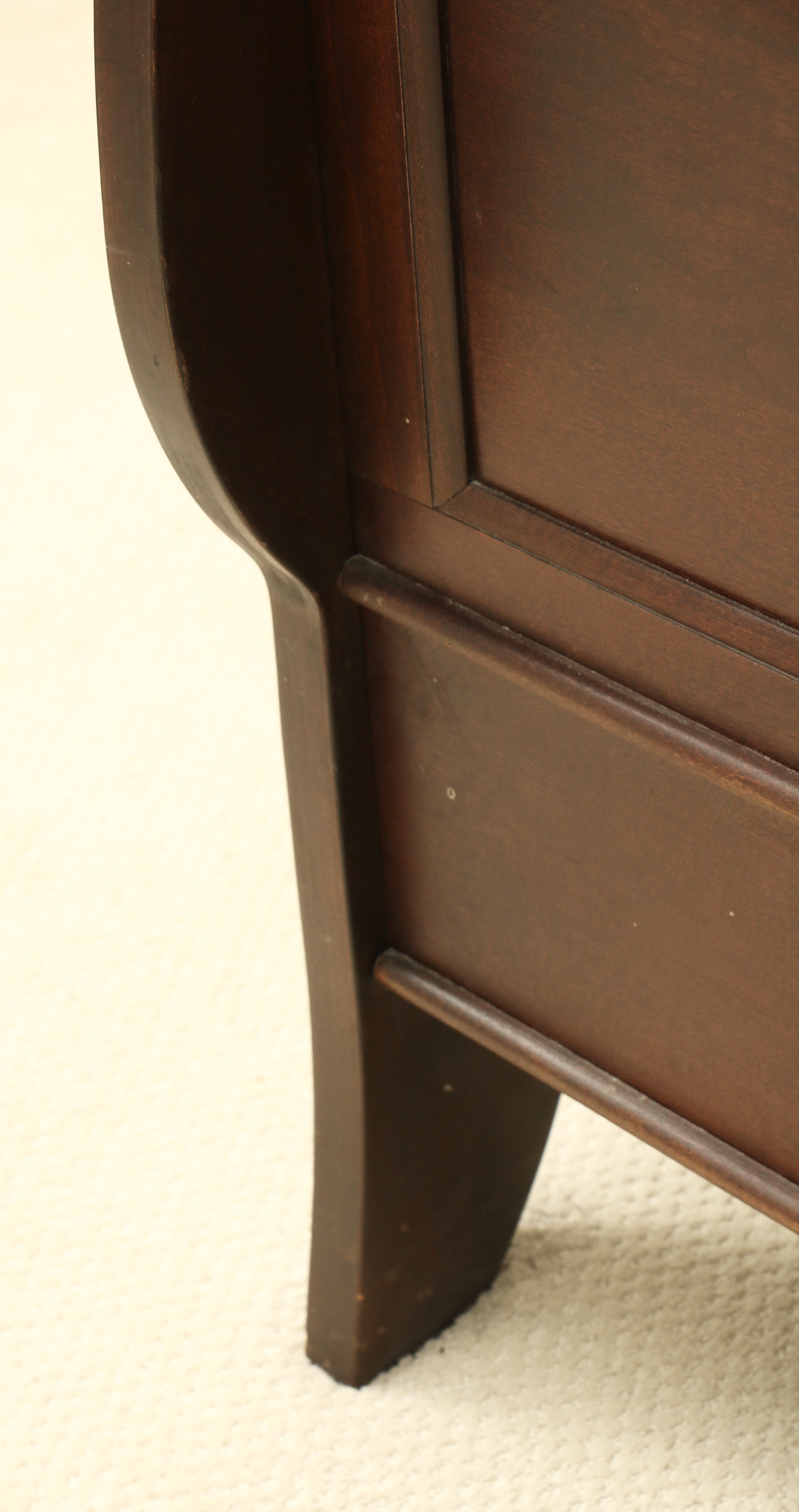 Broyhill Louis Philippe Style Mahogany-Stained King Sleigh Bed and Nightstands