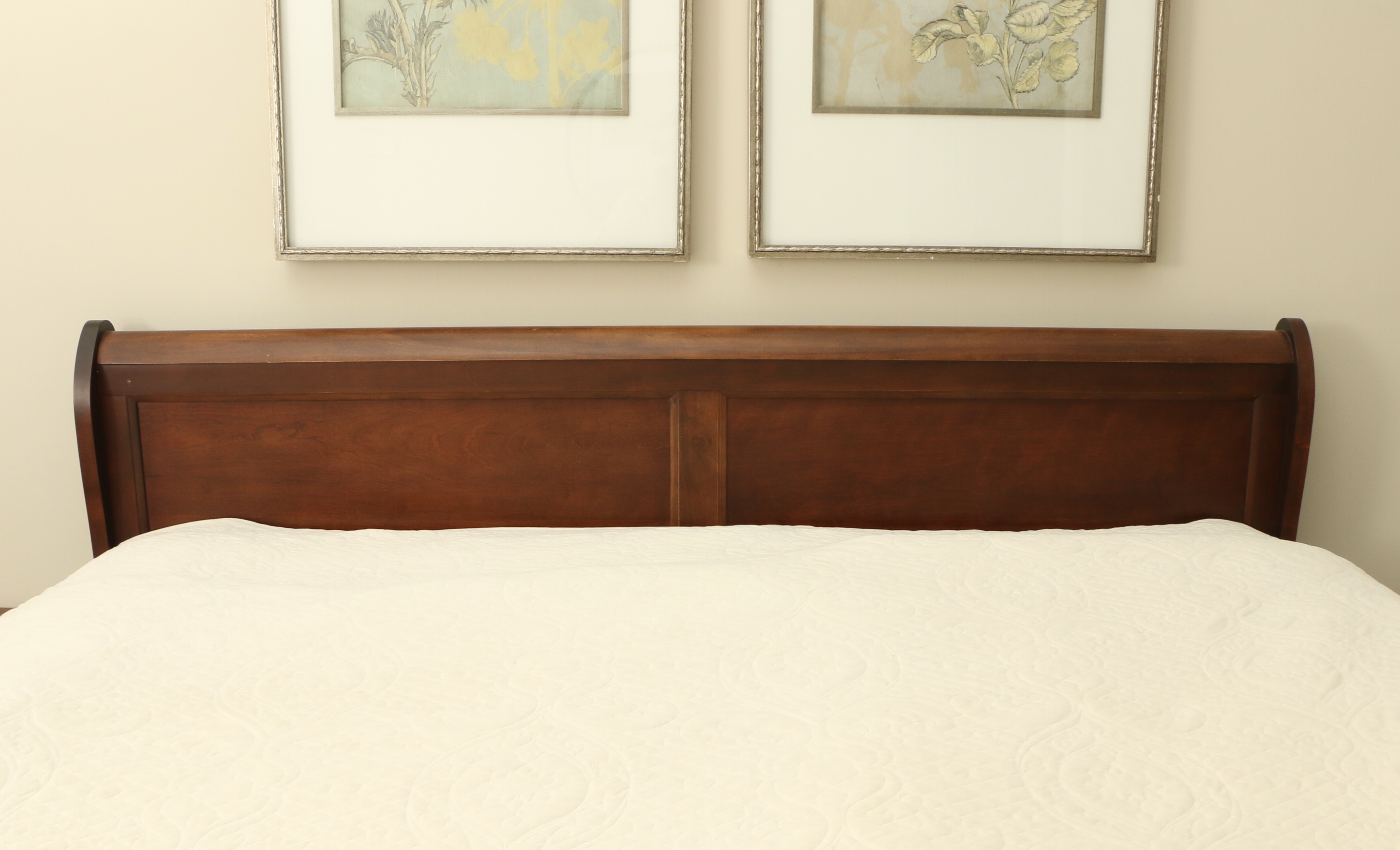 Broyhill Louis Philippe Style Mahogany-Stained King Sleigh Bed and Nightstands