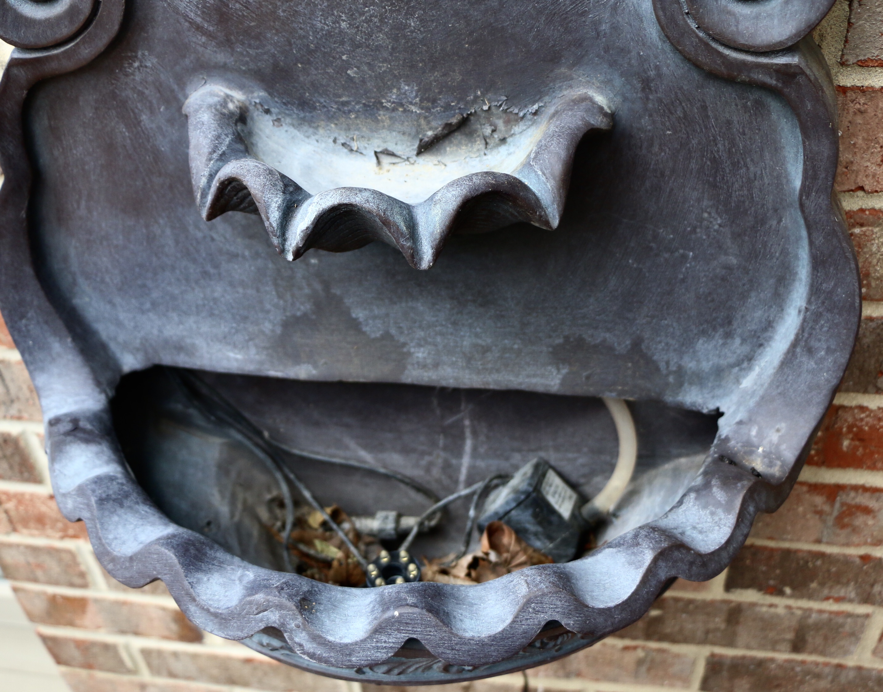 Lion Head Resin Outdoor Wall Mounted Water Fountain