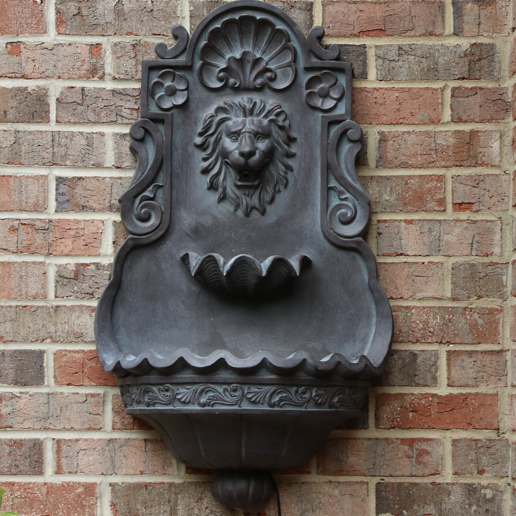 Lion Head Resin Outdoor Wall Mounted Water Fountain