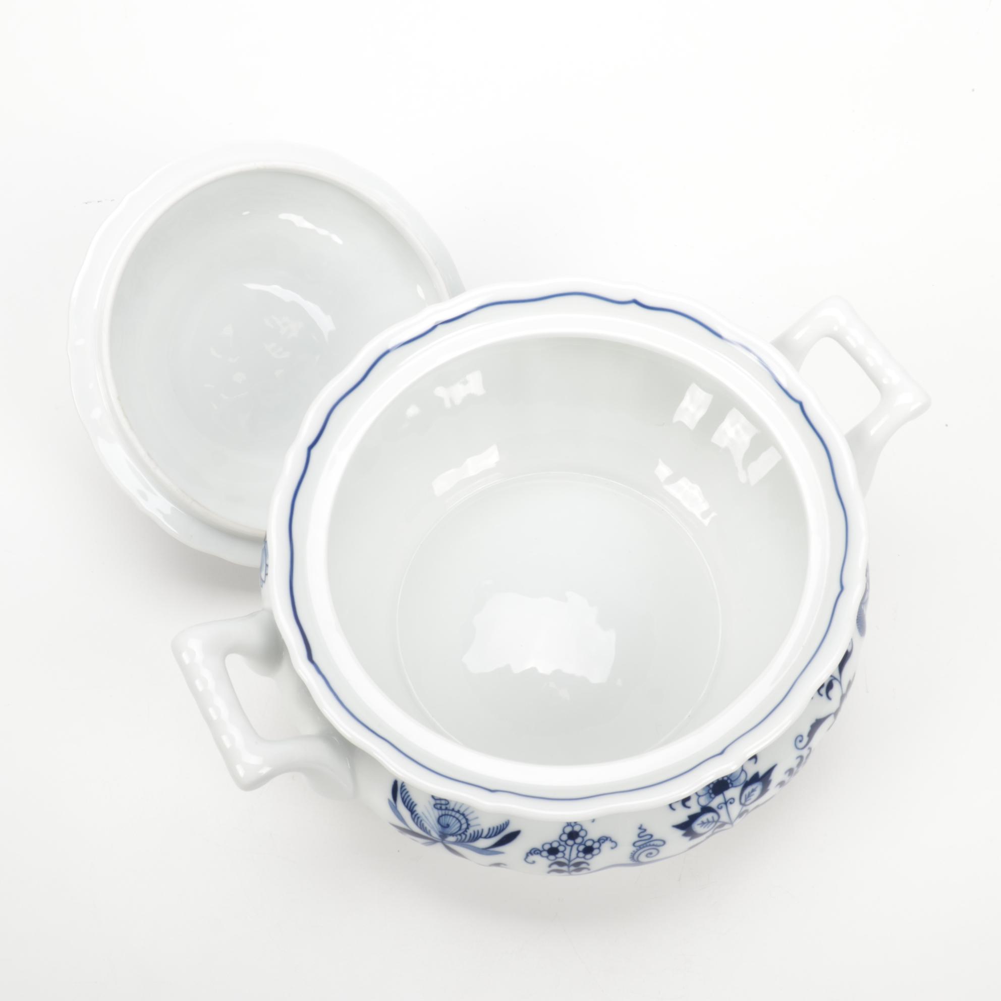 Blue Danube of Japan "Blue Onion" Ceramic Serving Dishes, Mid to Late 20th C.