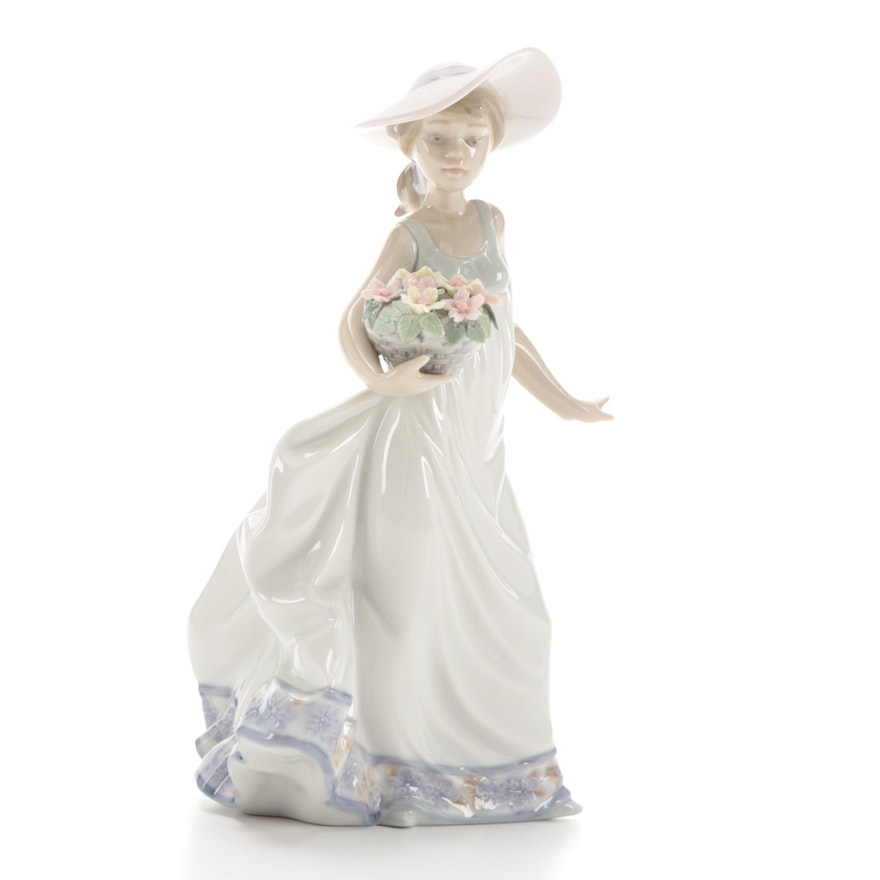 Lladró "Carefree" Porcelain Figurine Designed by Regino Torrijos
