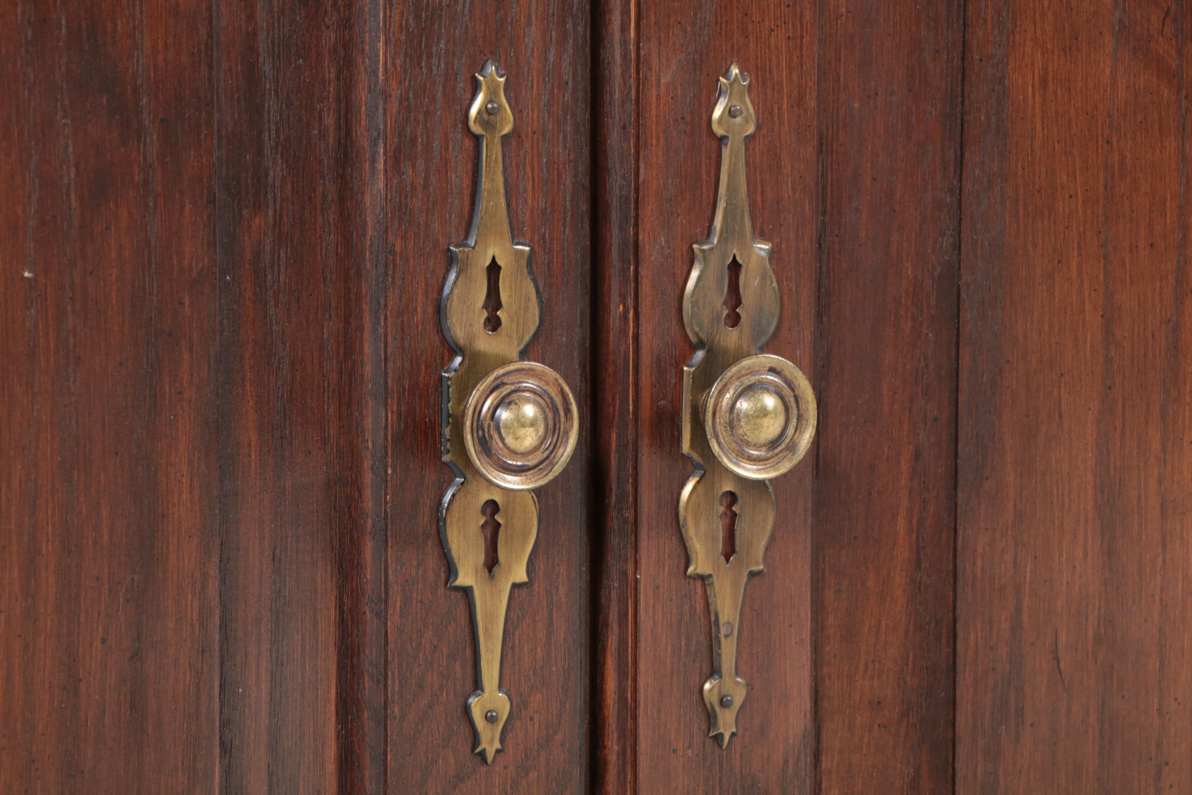 Cushman Classics Oak Illuminated China Cabinet, circa 1970