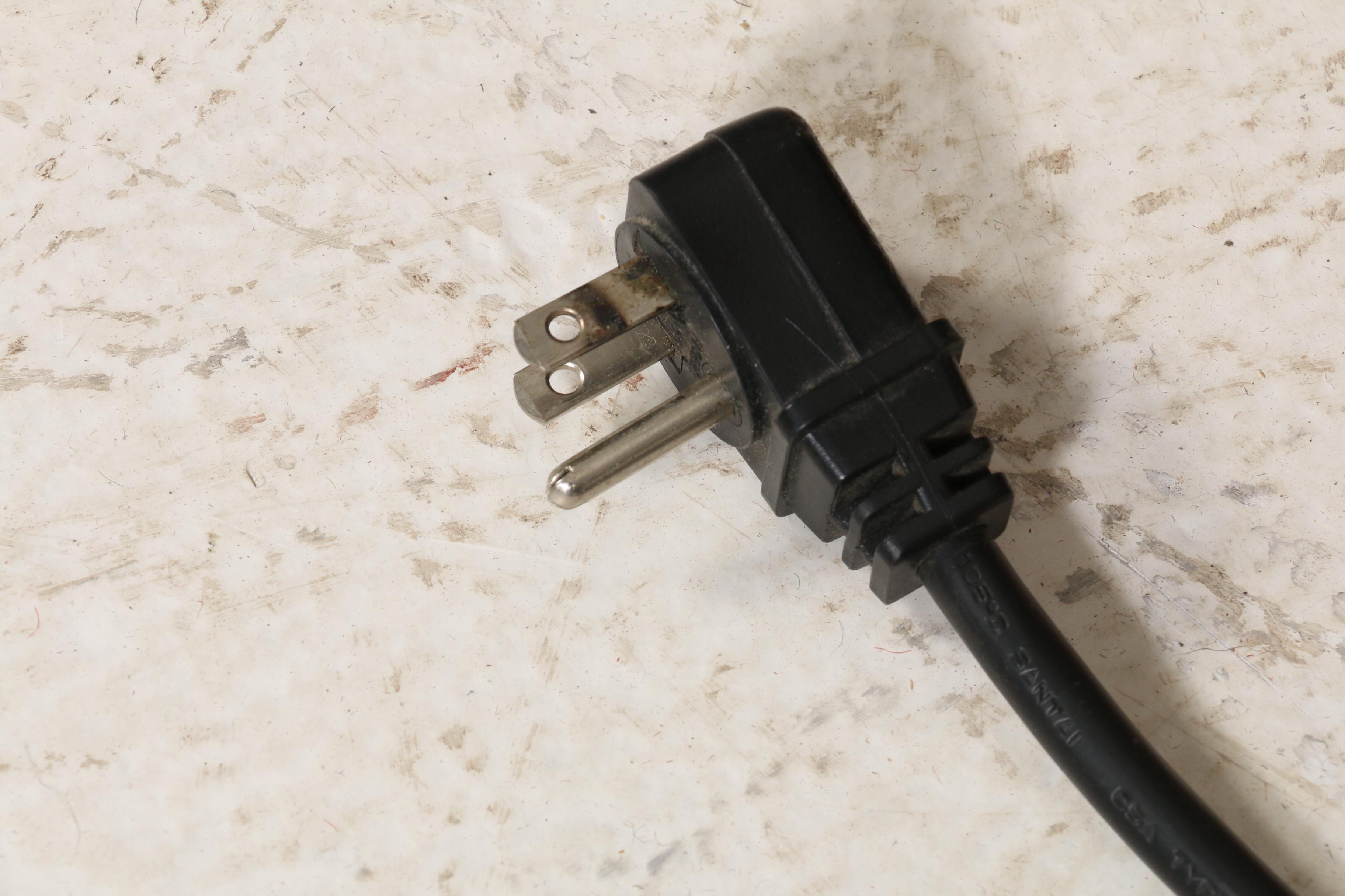 Twin Star Model 33E05 Electric Fireplace in Mahogany Case