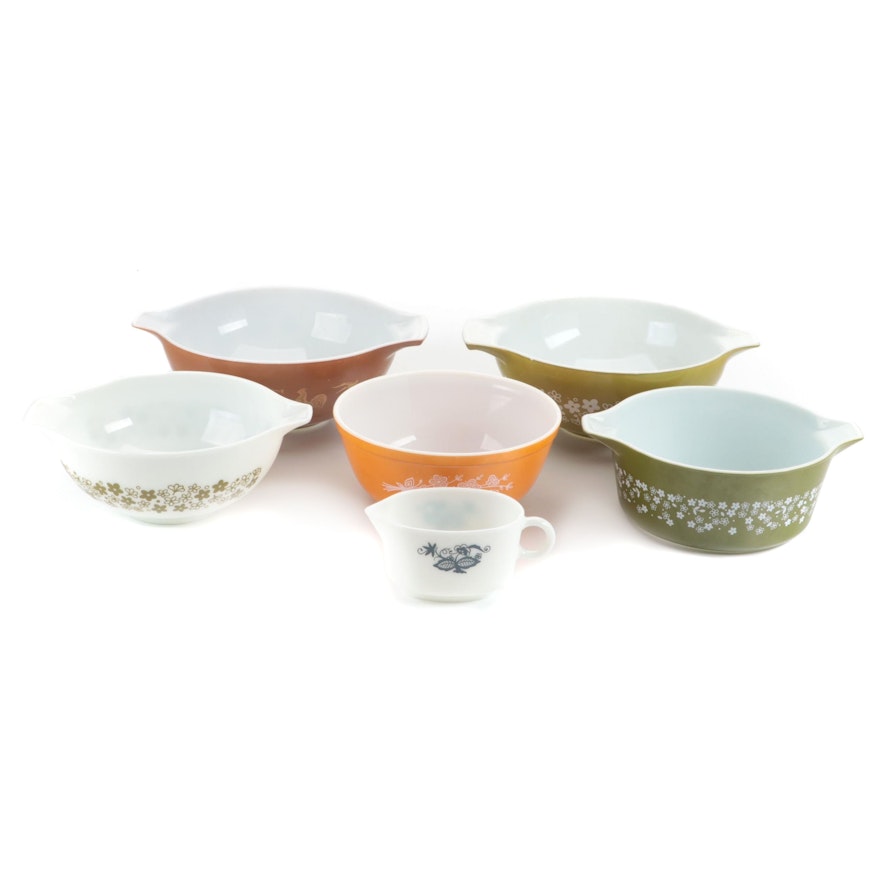 Pyrex Glass Mixing Bowls and Bakeware, Mid to Late 20th Century