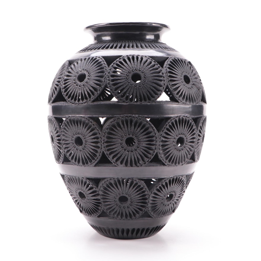 Matias Reyes San Bartolo Coyotepec Barro Negro Blackware Vase