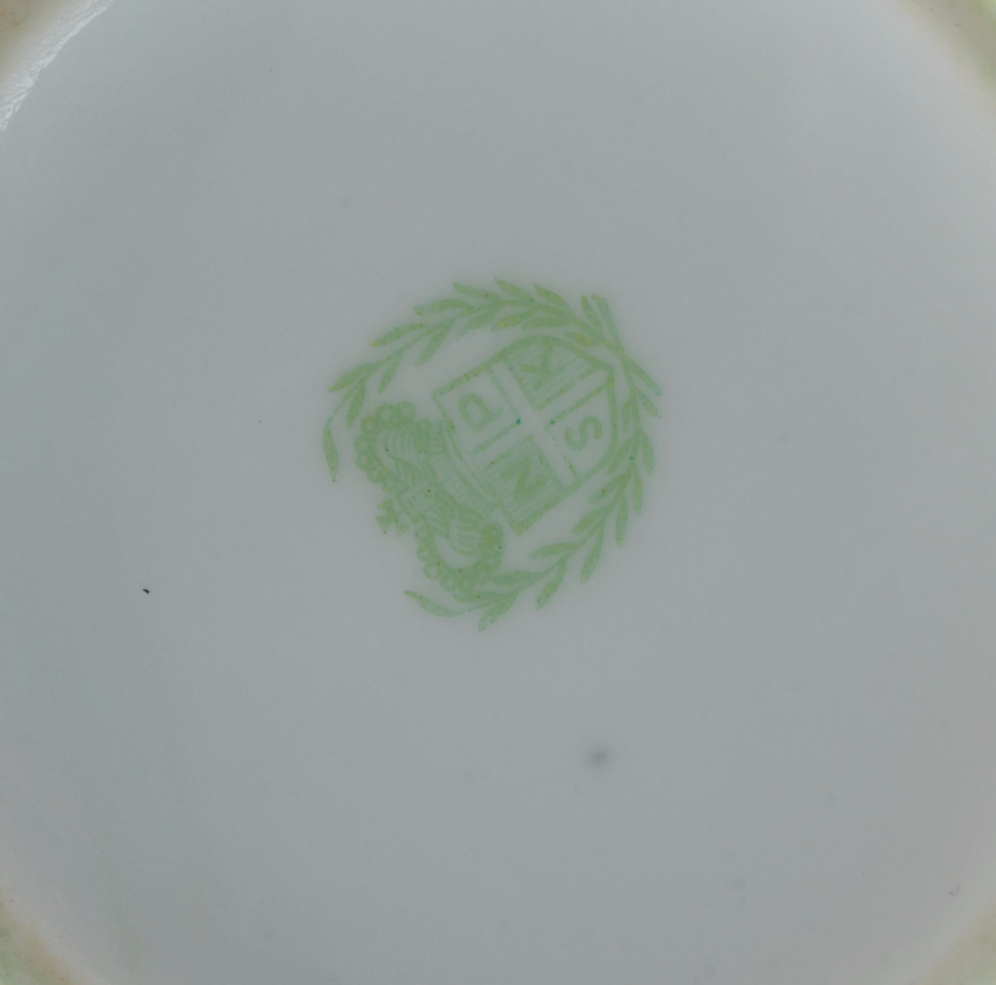 Haviland & Co. Limoges Oyster Plates with Other Porcelain Serveware