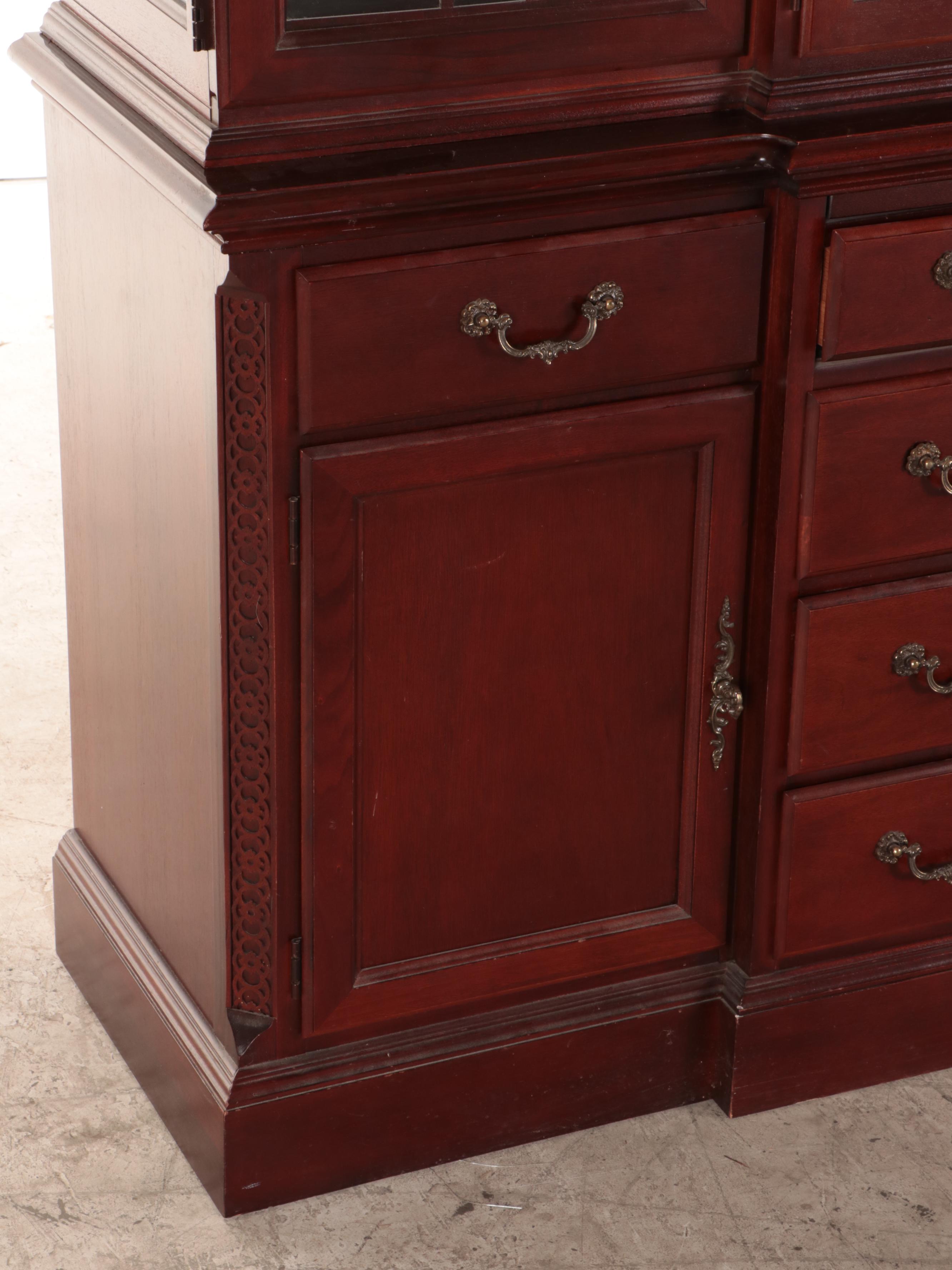 Stanley Furniture "Stoneleigh" Federal Style Mahogany Breakfront China Cabinet
