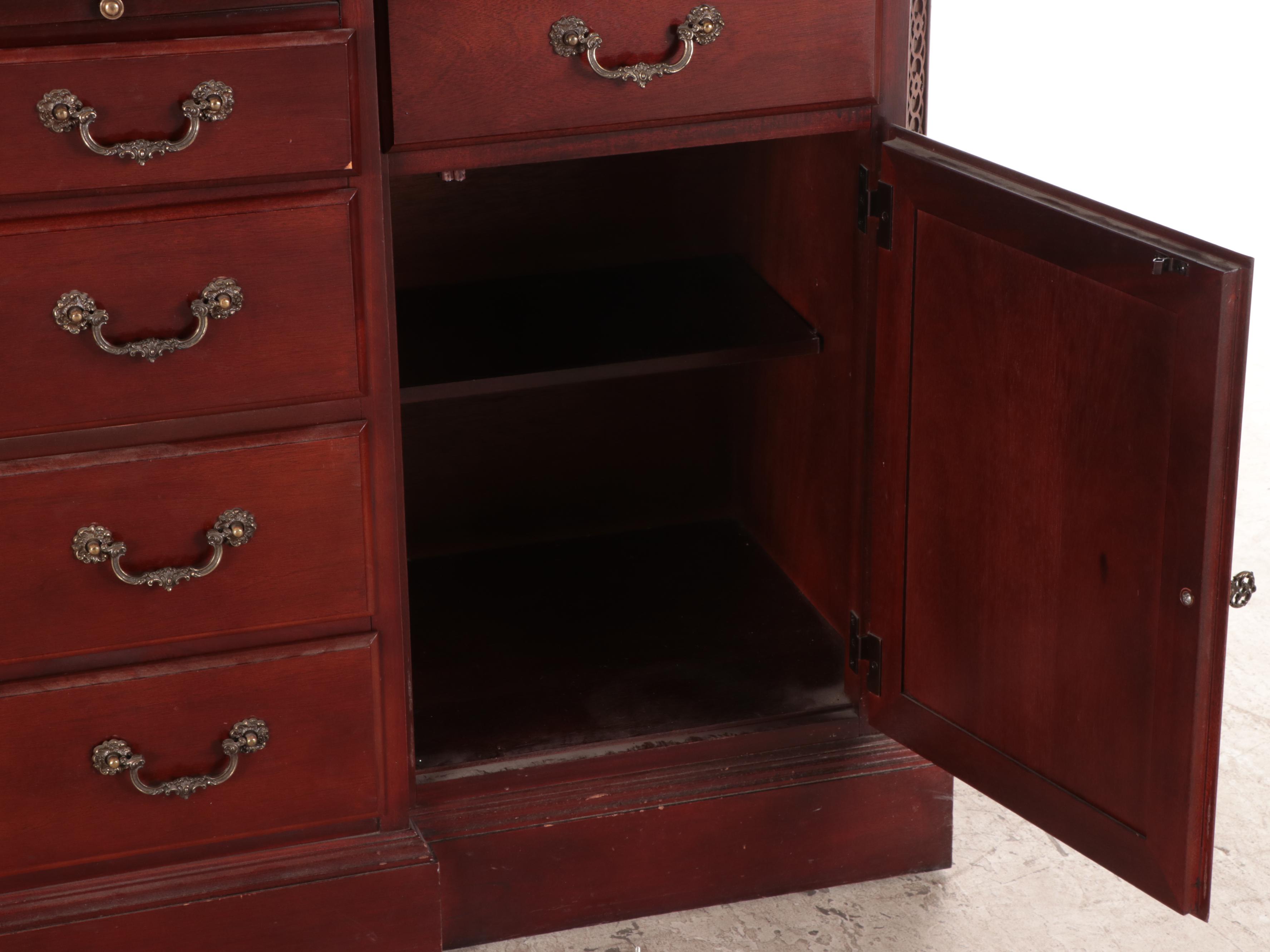 Stanley Furniture "Stoneleigh" Federal Style Mahogany Breakfront China Cabinet