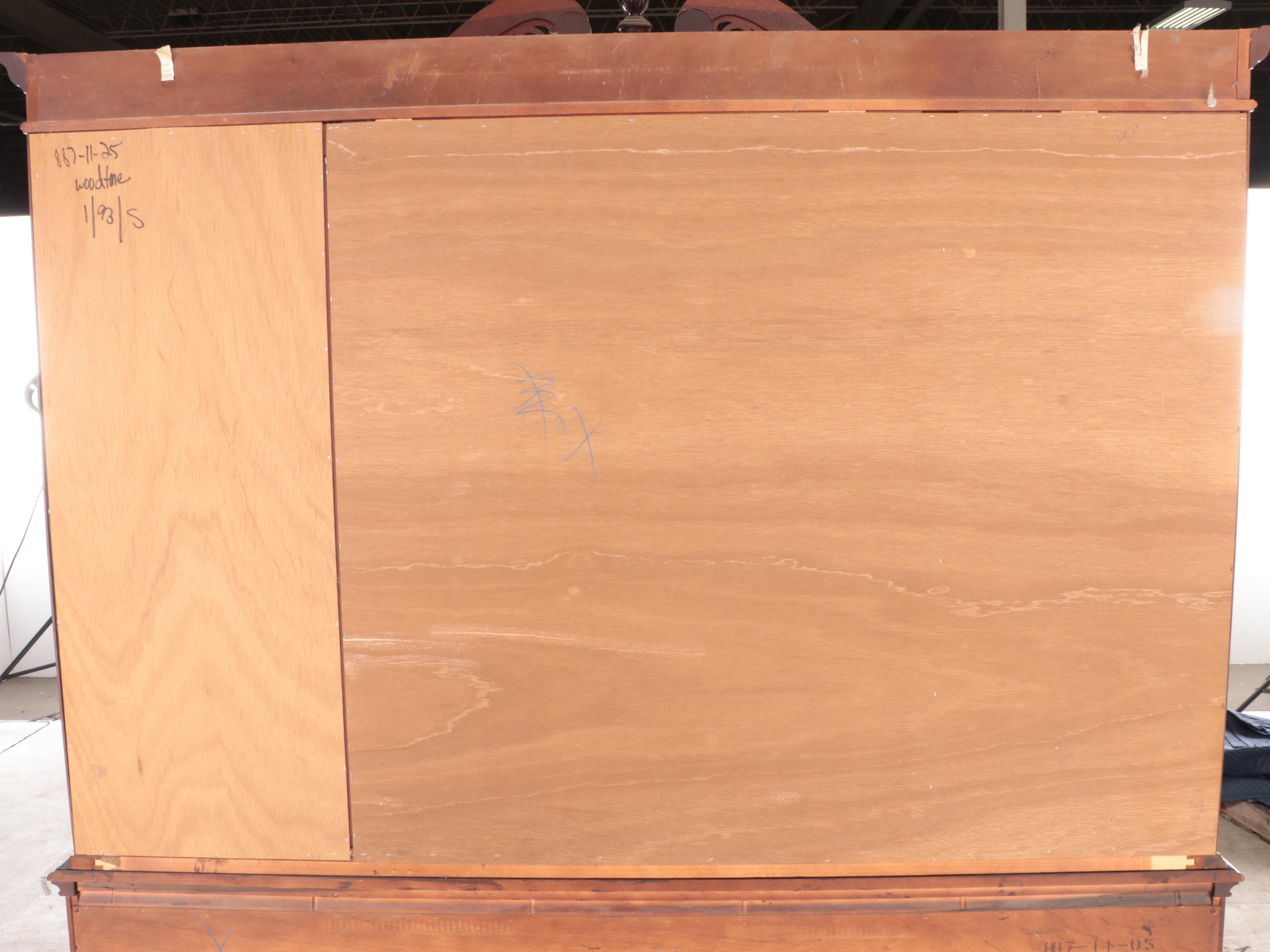 Stanley Furniture "Stoneleigh" Federal Style Mahogany Breakfront China Cabinet