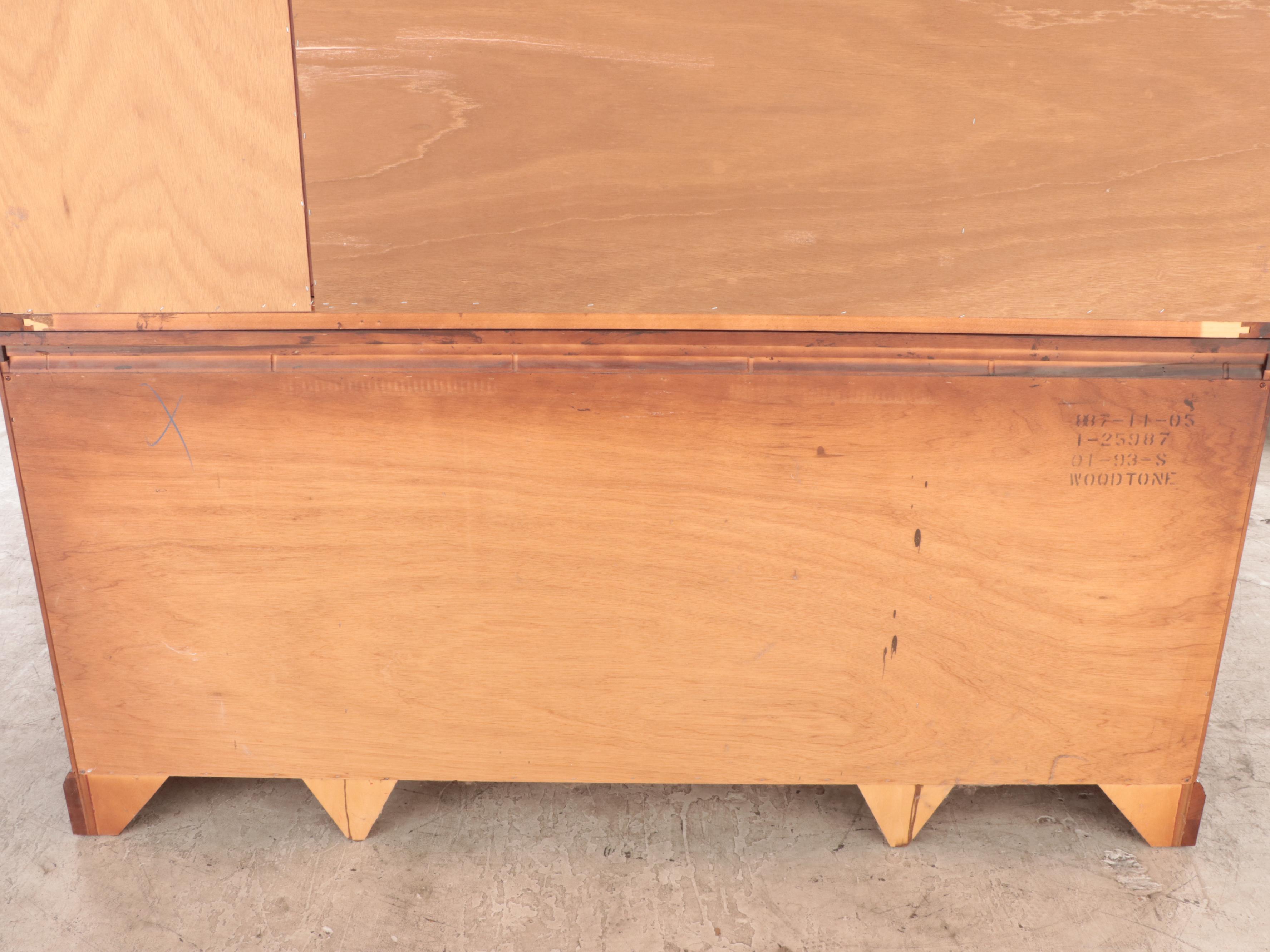 Stanley Furniture "Stoneleigh" Federal Style Mahogany Breakfront China Cabinet