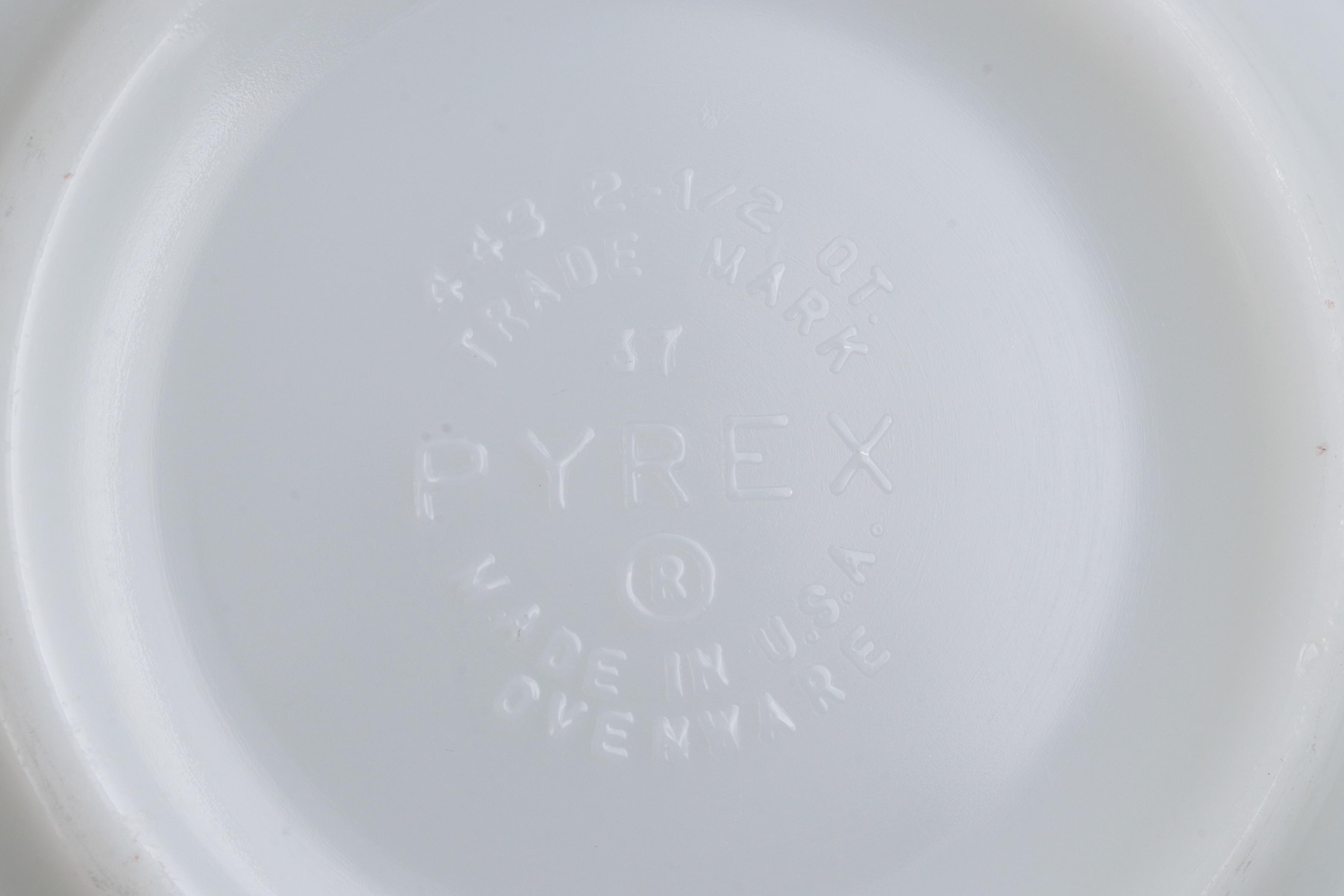 Pyrex "Butterfly Gold" Glass Nesting Bowls, 1972–1978