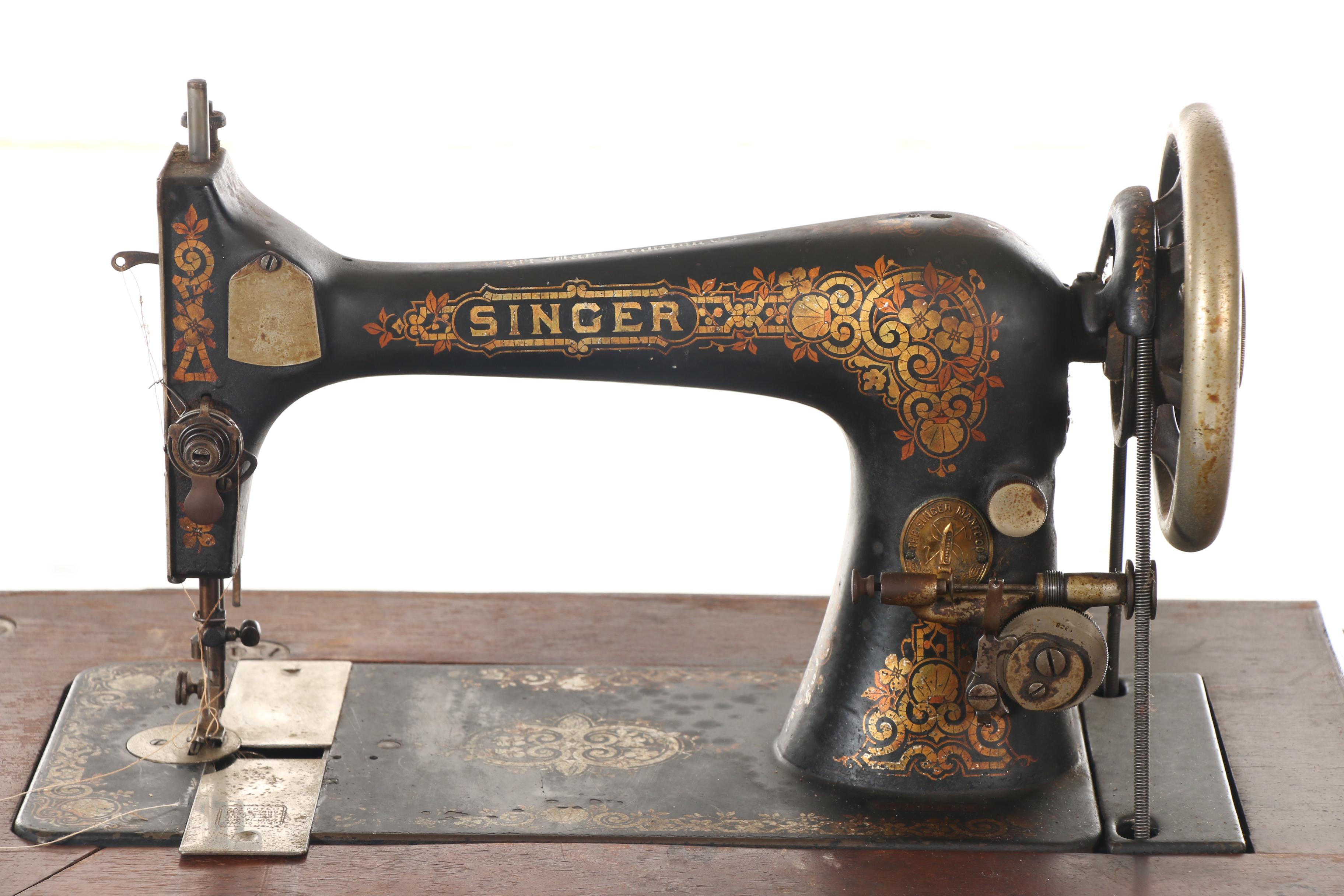 Singer Treadle Sewing Machine on Oak Cabinet, Early 20th Century