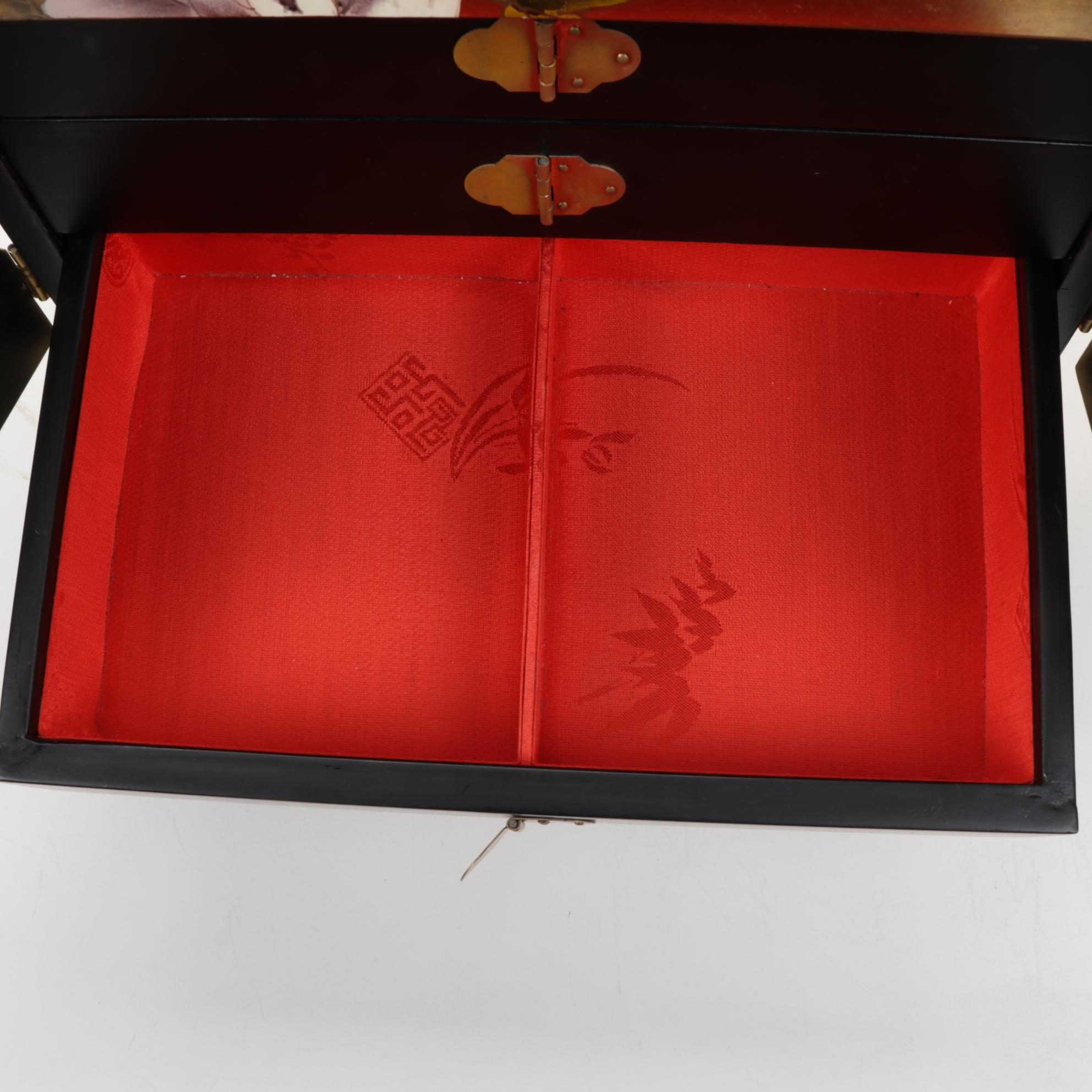 Chinese Hand-Paint on Gold Leaf Jewelry Box