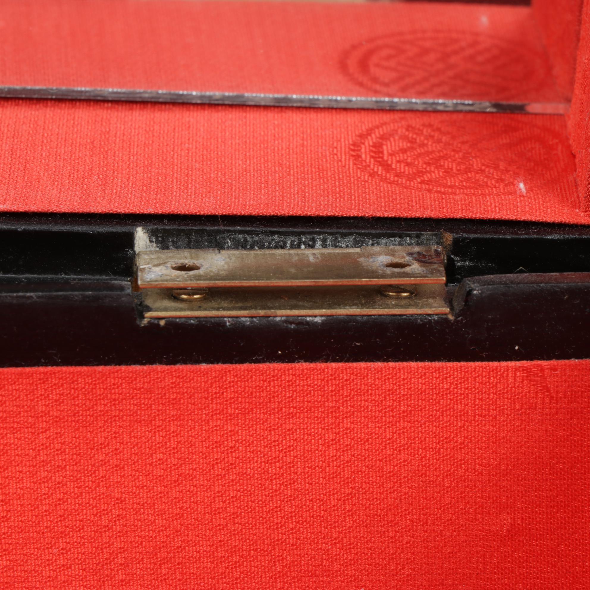 Chinese Hand-Paint on Gold Leaf Jewelry Box