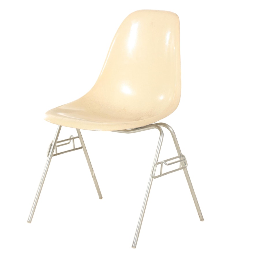 Mid Century Modern Style Molded Plastic Stacking Chair, Mid to Late 20th Century
