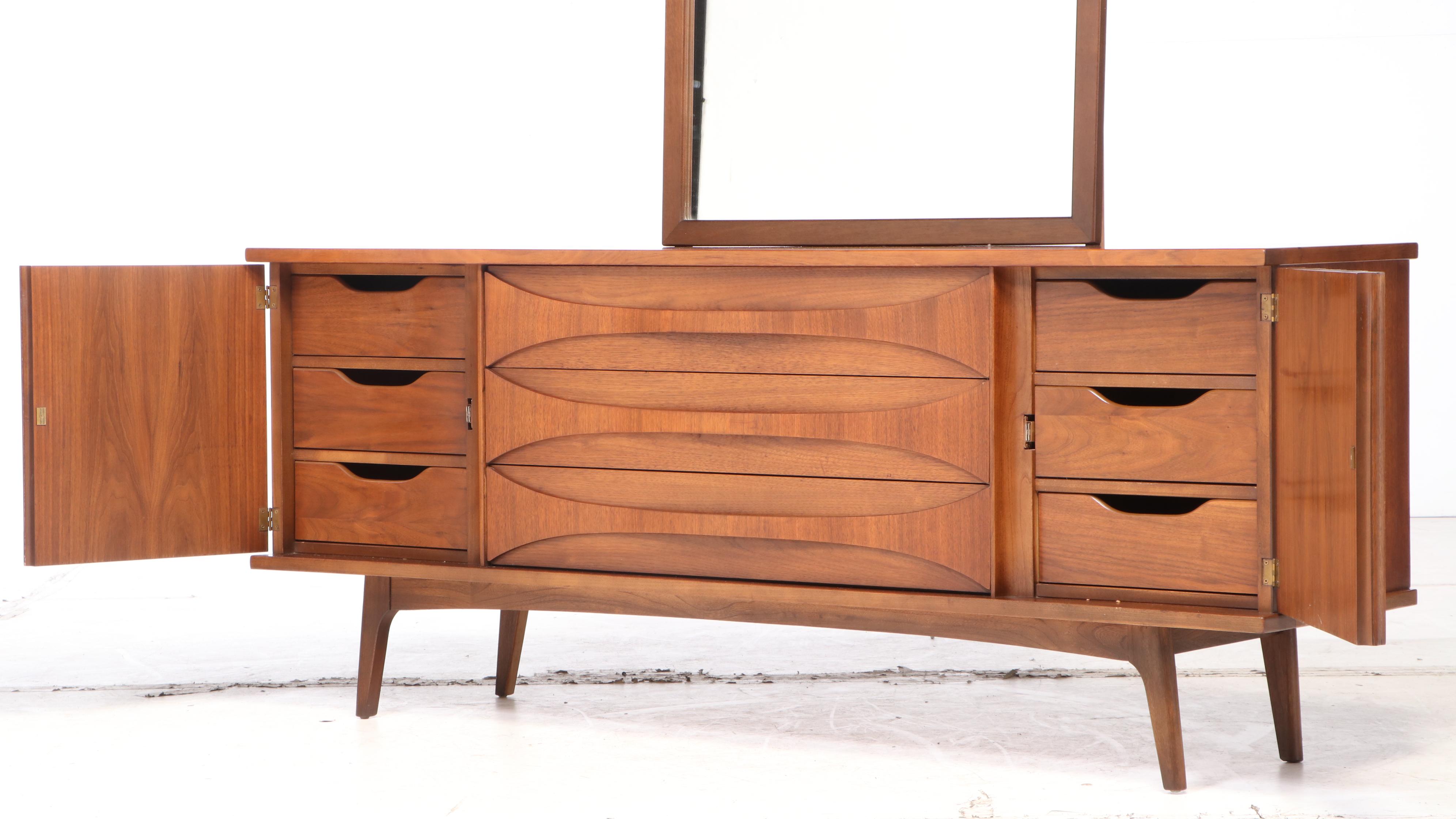 United Furniture Co. "Cat's Eye" Mid Century Modern Walnut Nine-Drawer Dresser