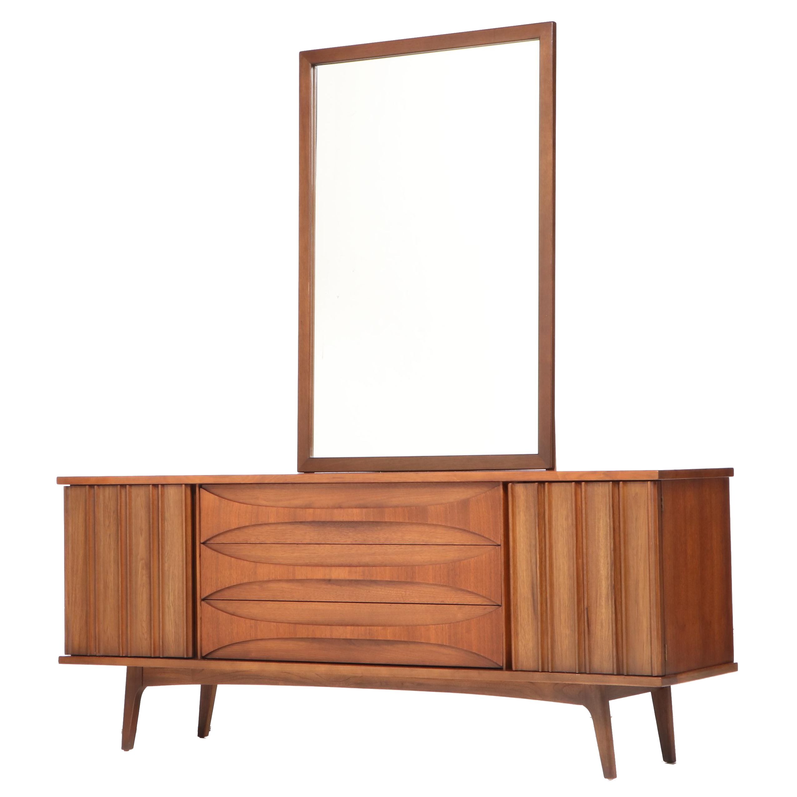United Furniture Co. "Cat's Eye" Mid Century Modern Walnut Nine-Drawer Dresser