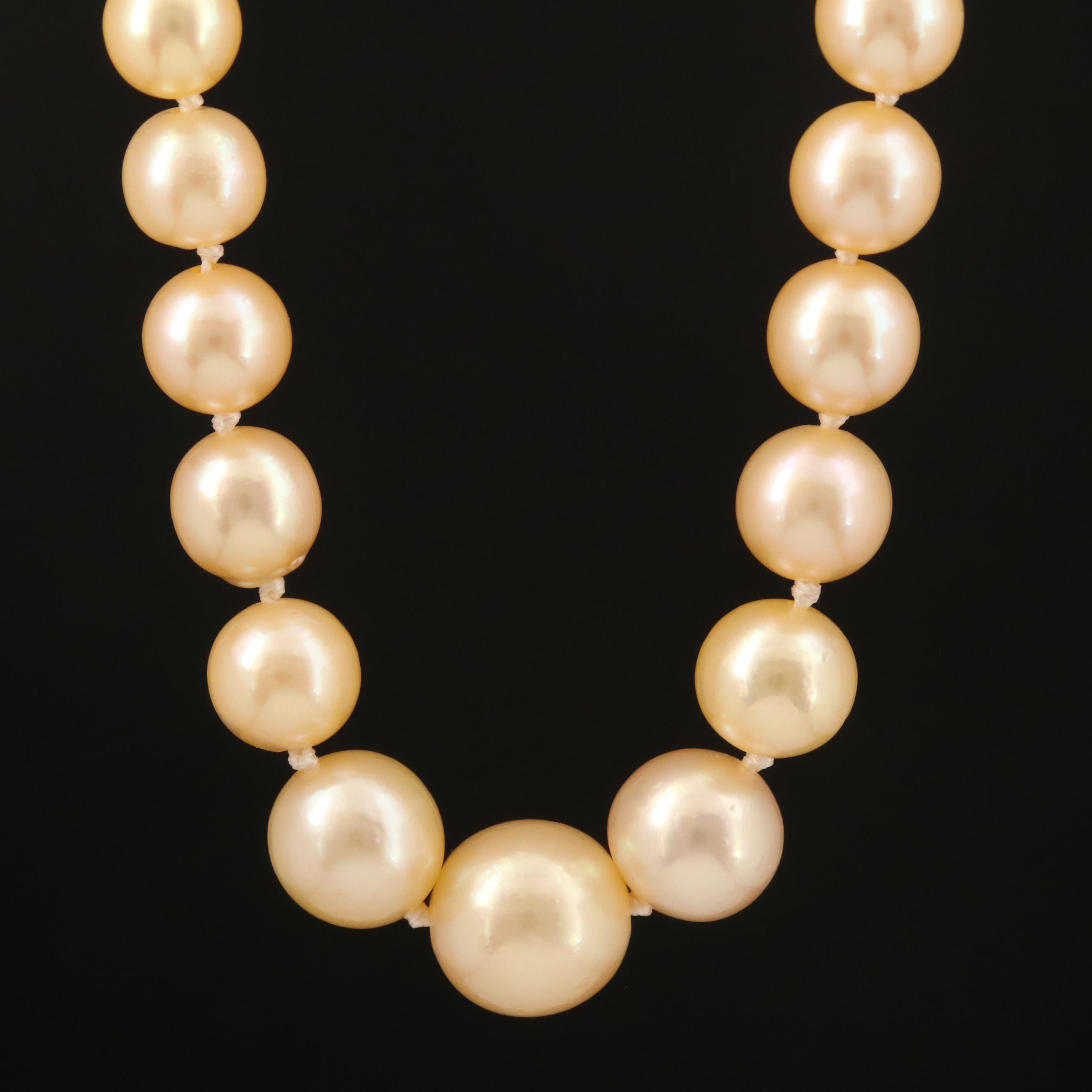 French Mellerio dits Meller Pearl Necklace with Platinum 1.00 CTW Diamond Clasp