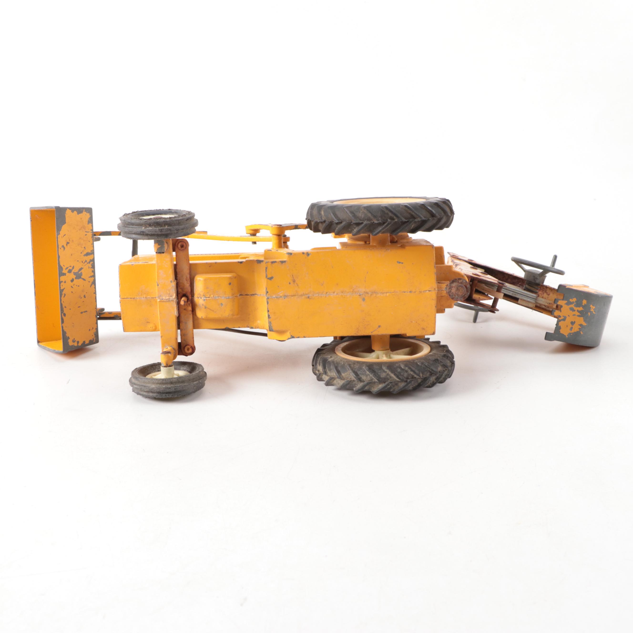 Ertl Pressed Steel International Harvester Earth Mover, Backhoe