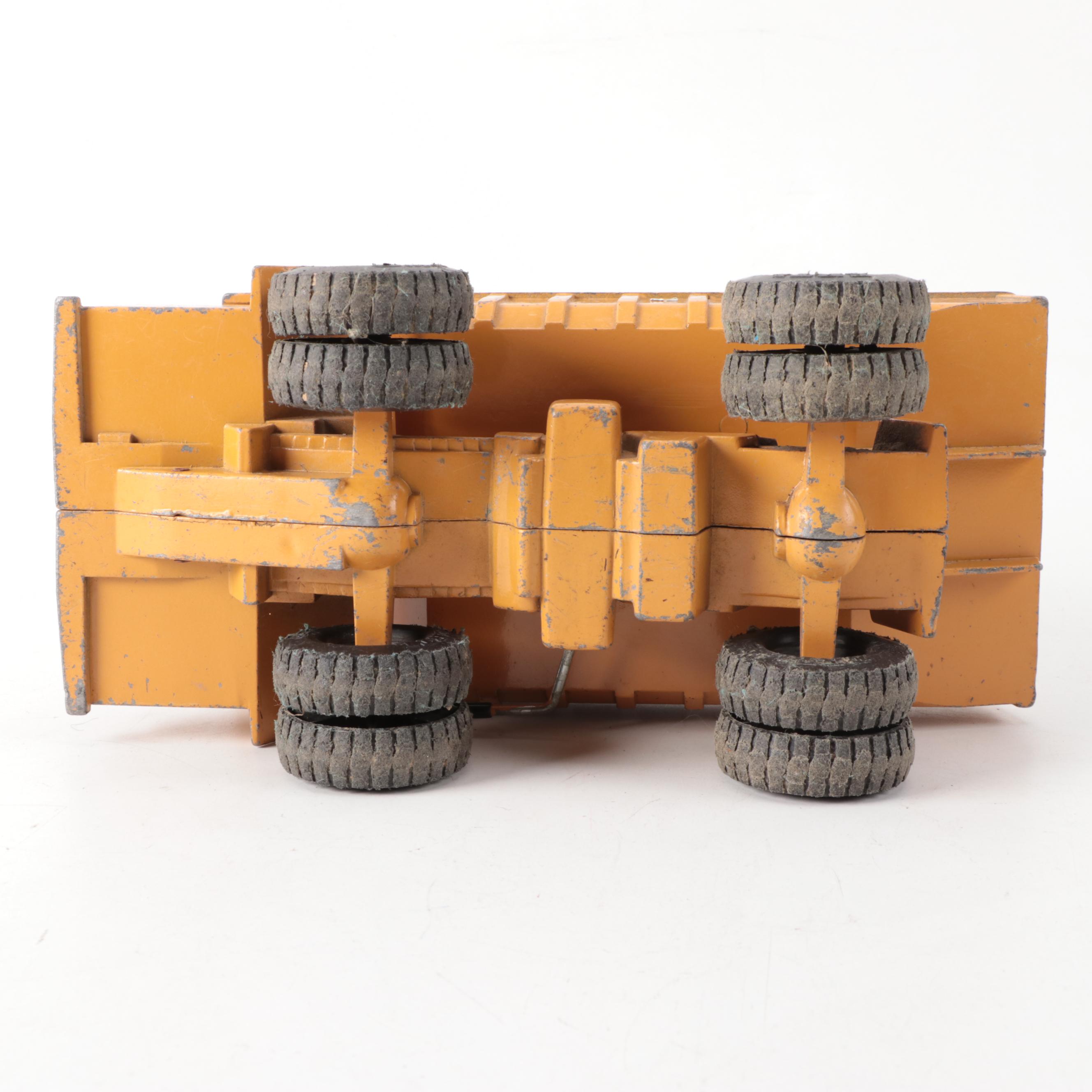 Ertl Pressed Steel International Harvester Earth Mover, Backhoe