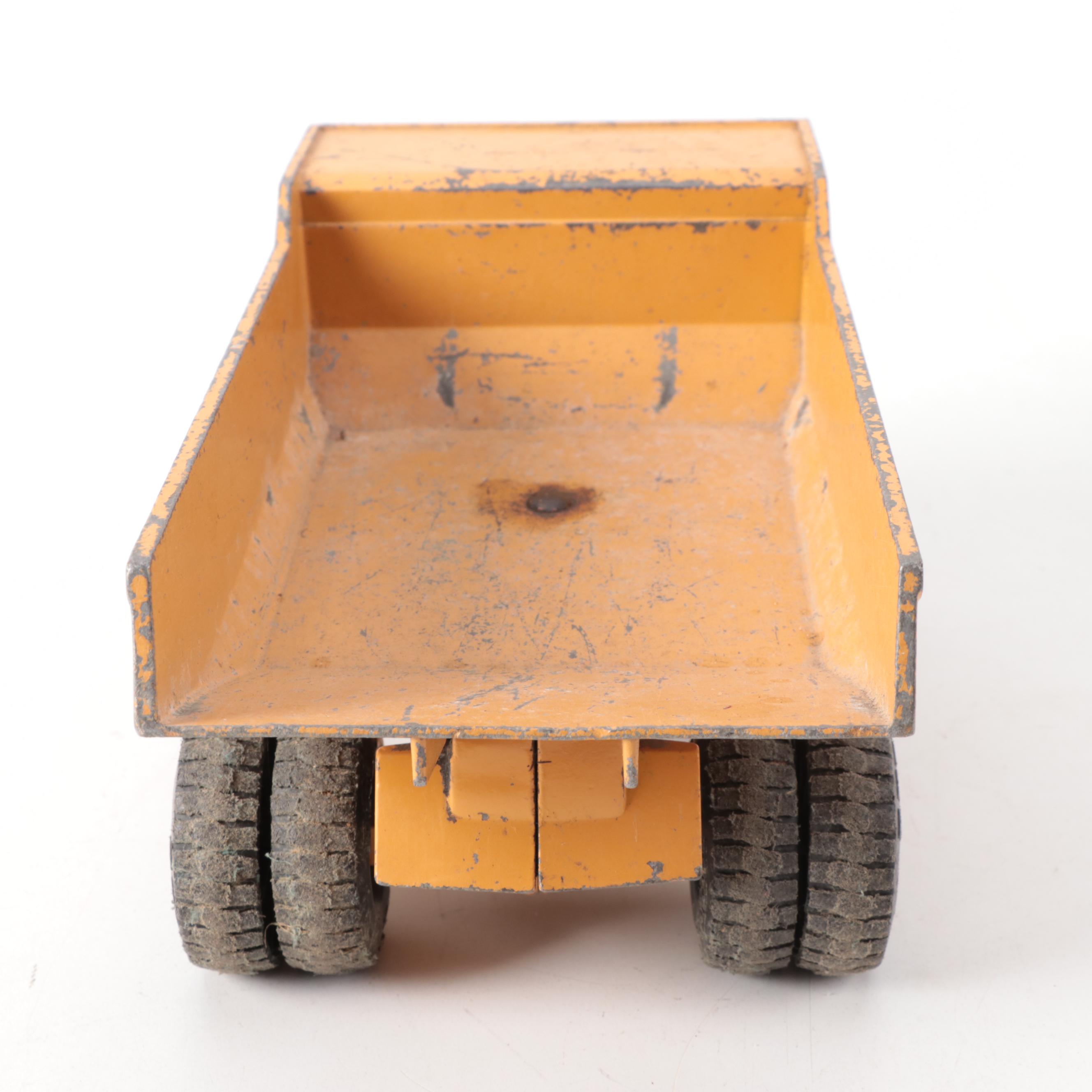 Ertl Pressed Steel International Harvester Earth Mover, Backhoe