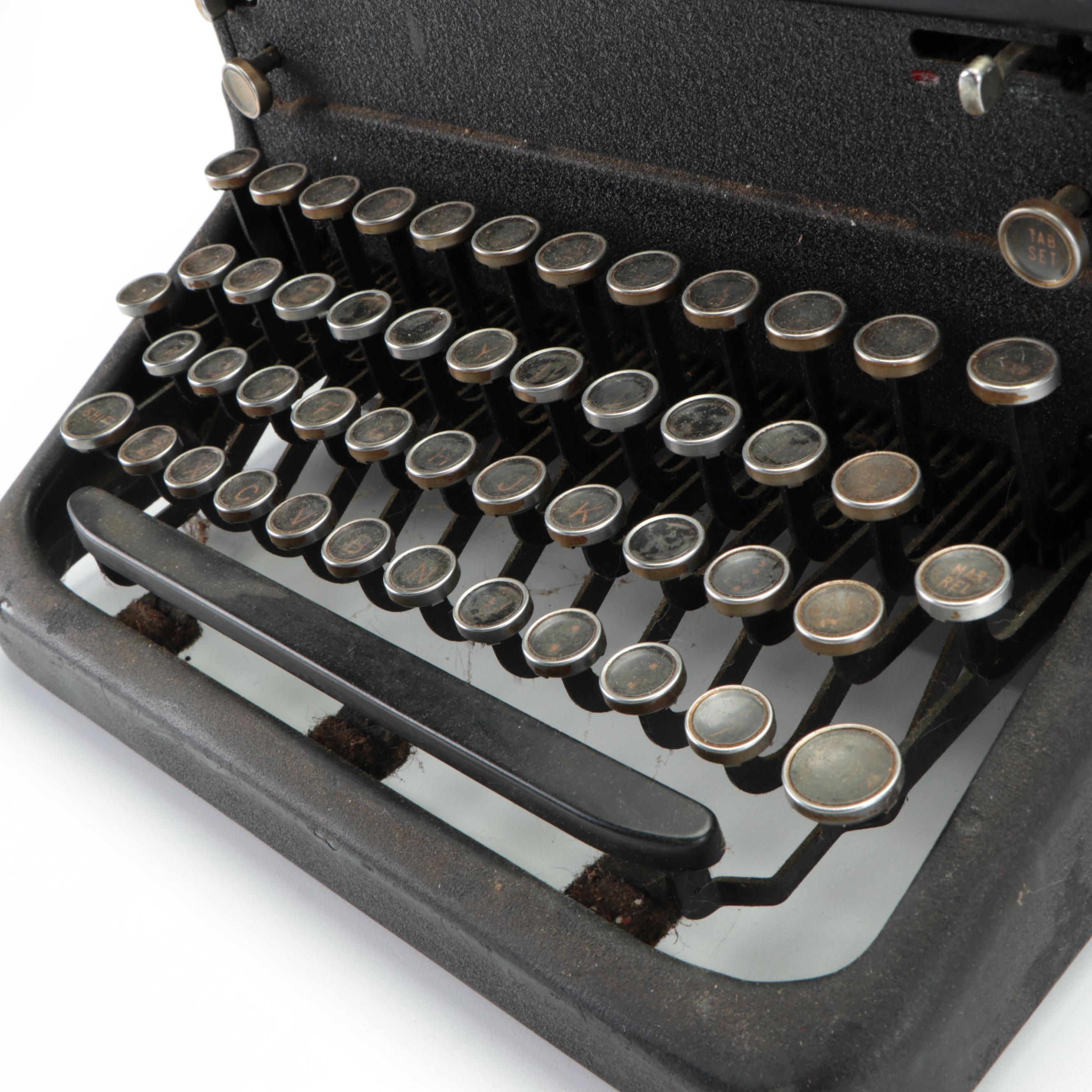 Royal KMM Magic Margin Typewriter, 1939-1940