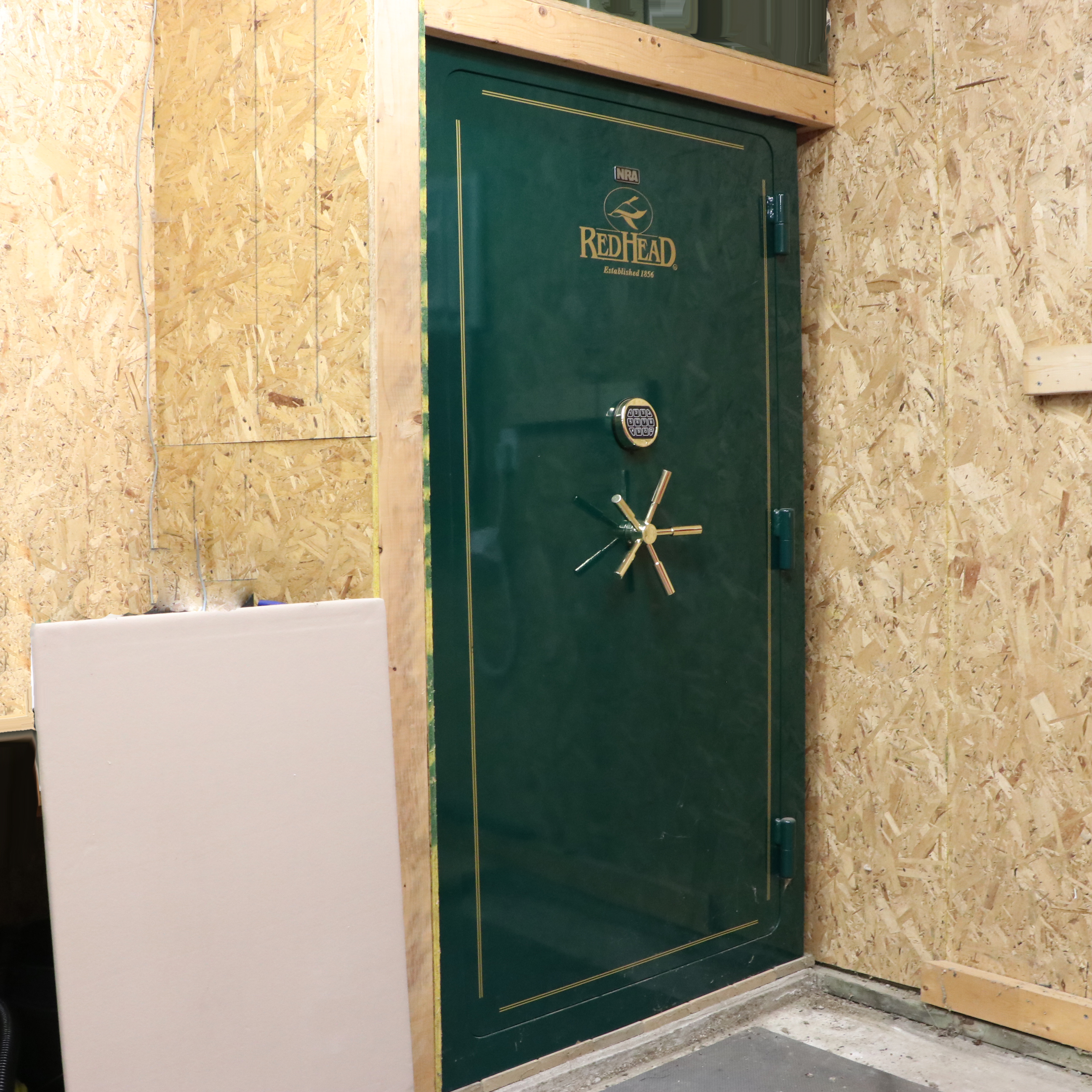 RedHead 9L60 Fire-Resistant Long Gun Safe with La Gard Digital Electronic Lock