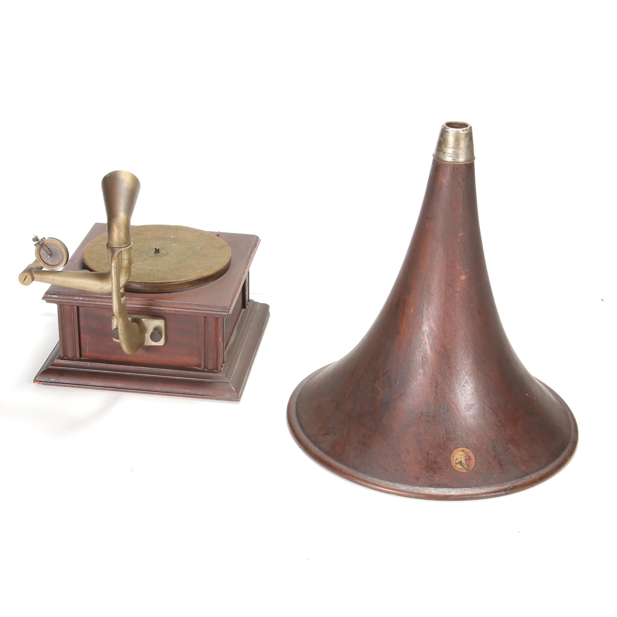 Gramophone Intermediate Monarch Wind Up 78 Record Player with Horn, ca 1908