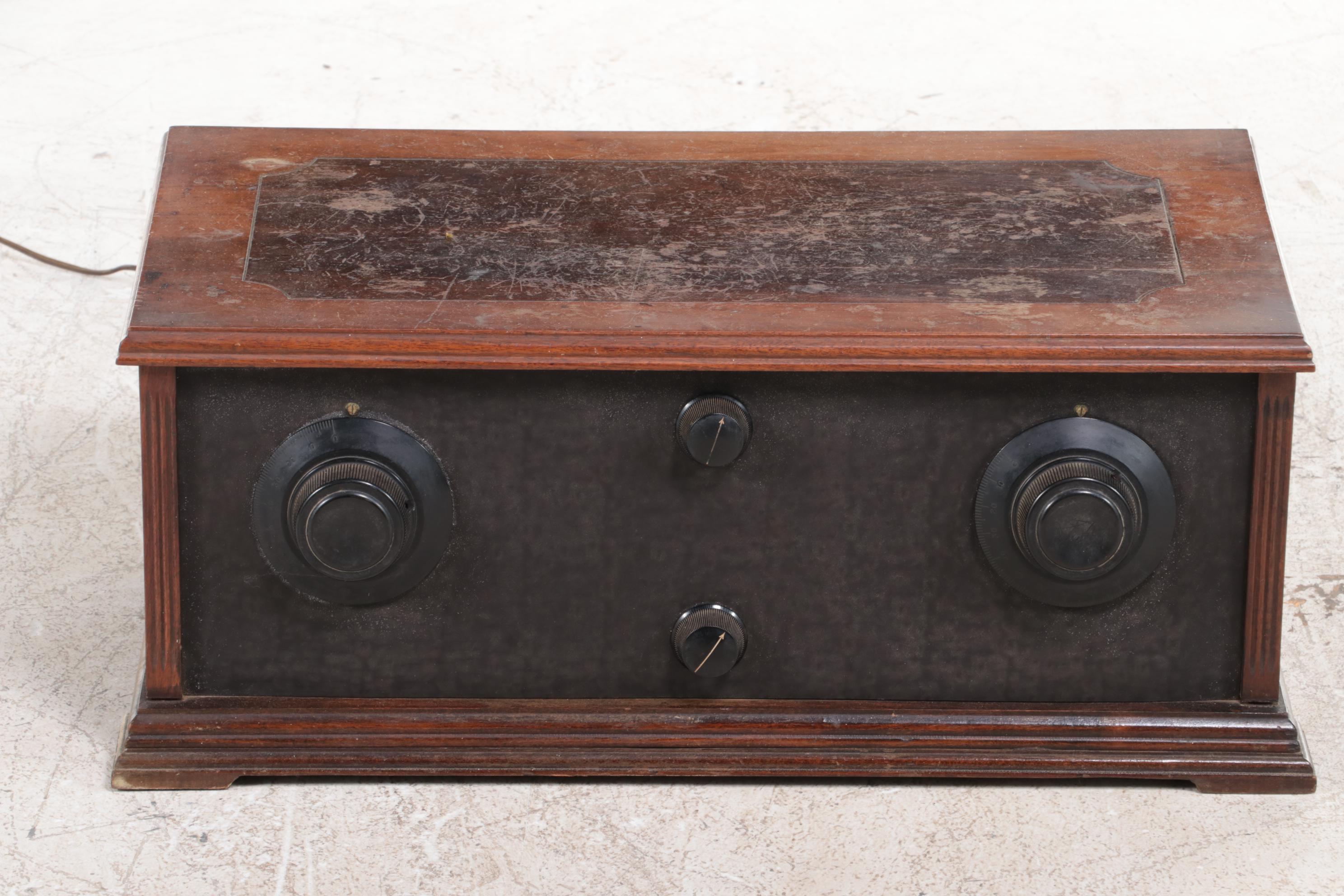 Simpli-Dyne Five-Tube Radio Receiver and Atwater Kent Horn Speaker, Early 20th C