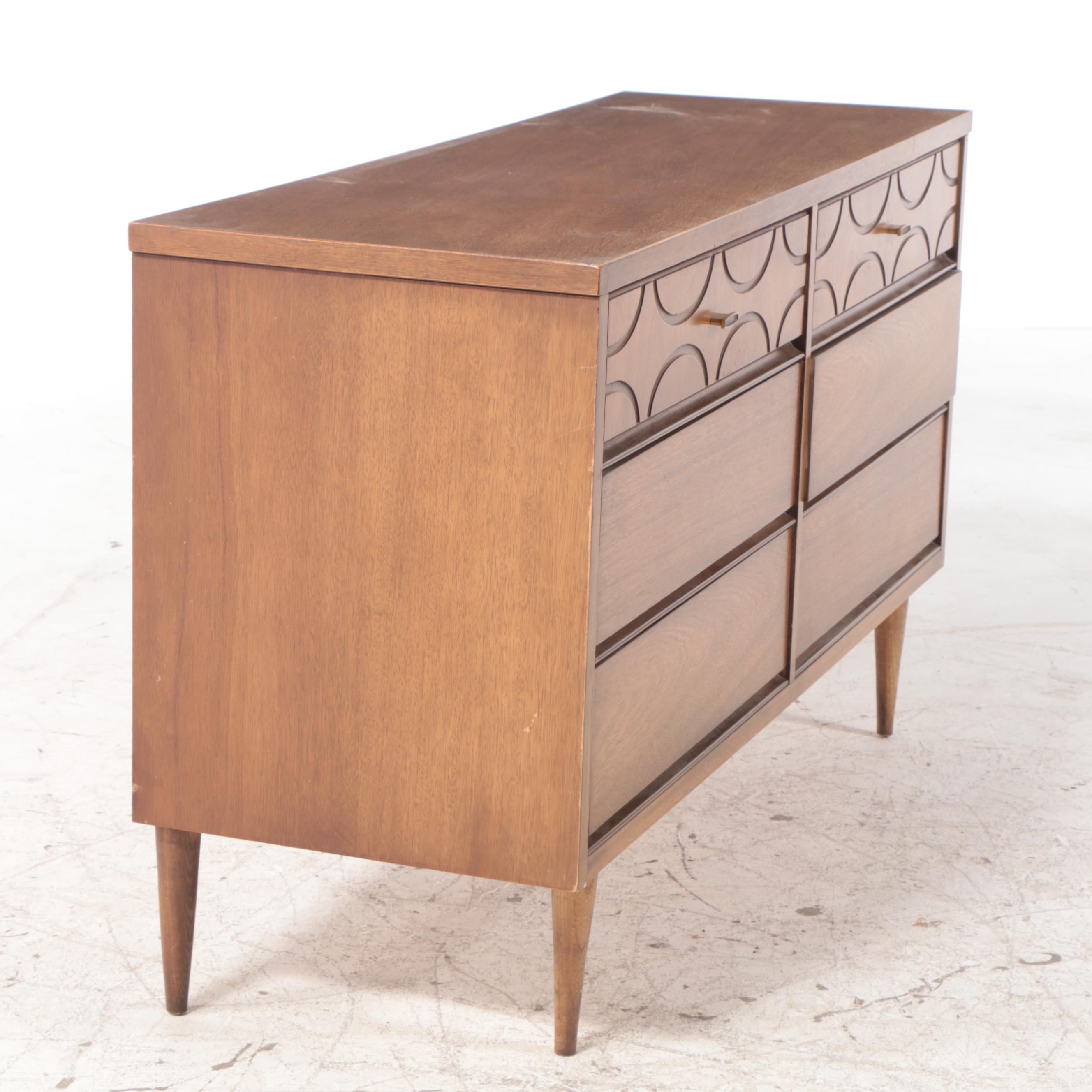 Bassett "Gala" Mid Century Modern Mahogany Six-Drawer Dresser and Nightstand