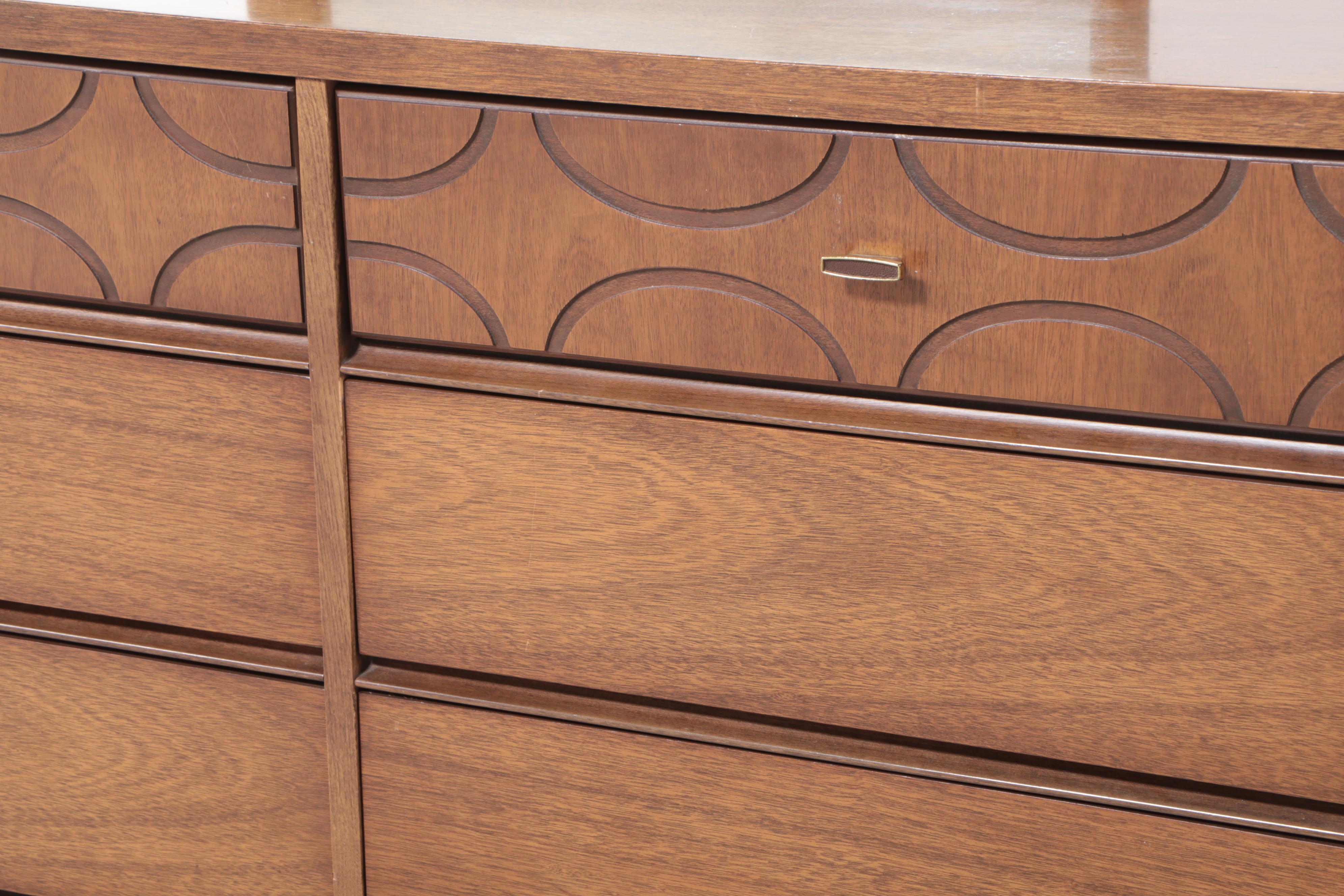 Bassett "Gala" Mid Century Modern Mahogany Six-Drawer Dresser and Nightstand