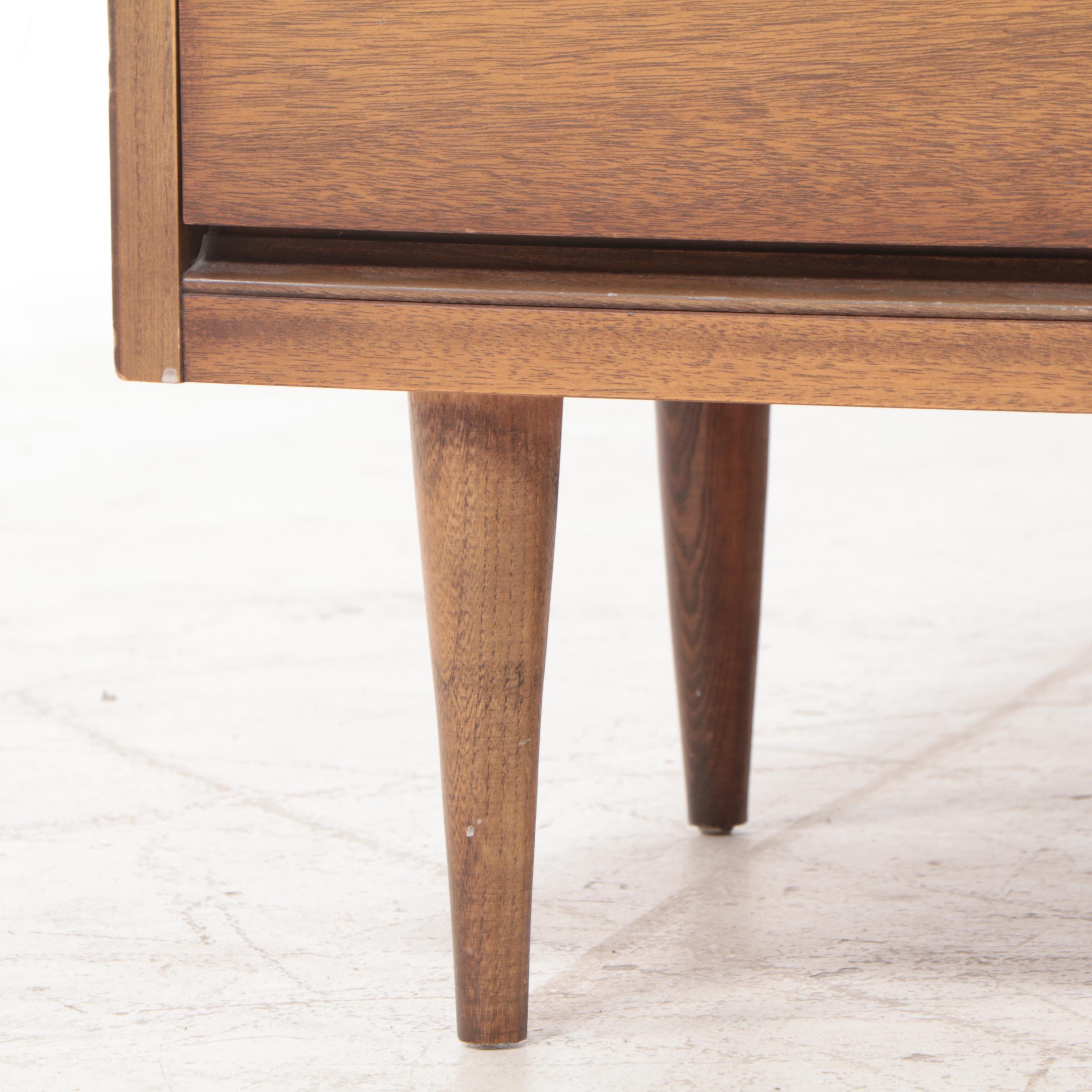 Bassett "Gala" Mid Century Modern Mahogany Six-Drawer Dresser and Nightstand